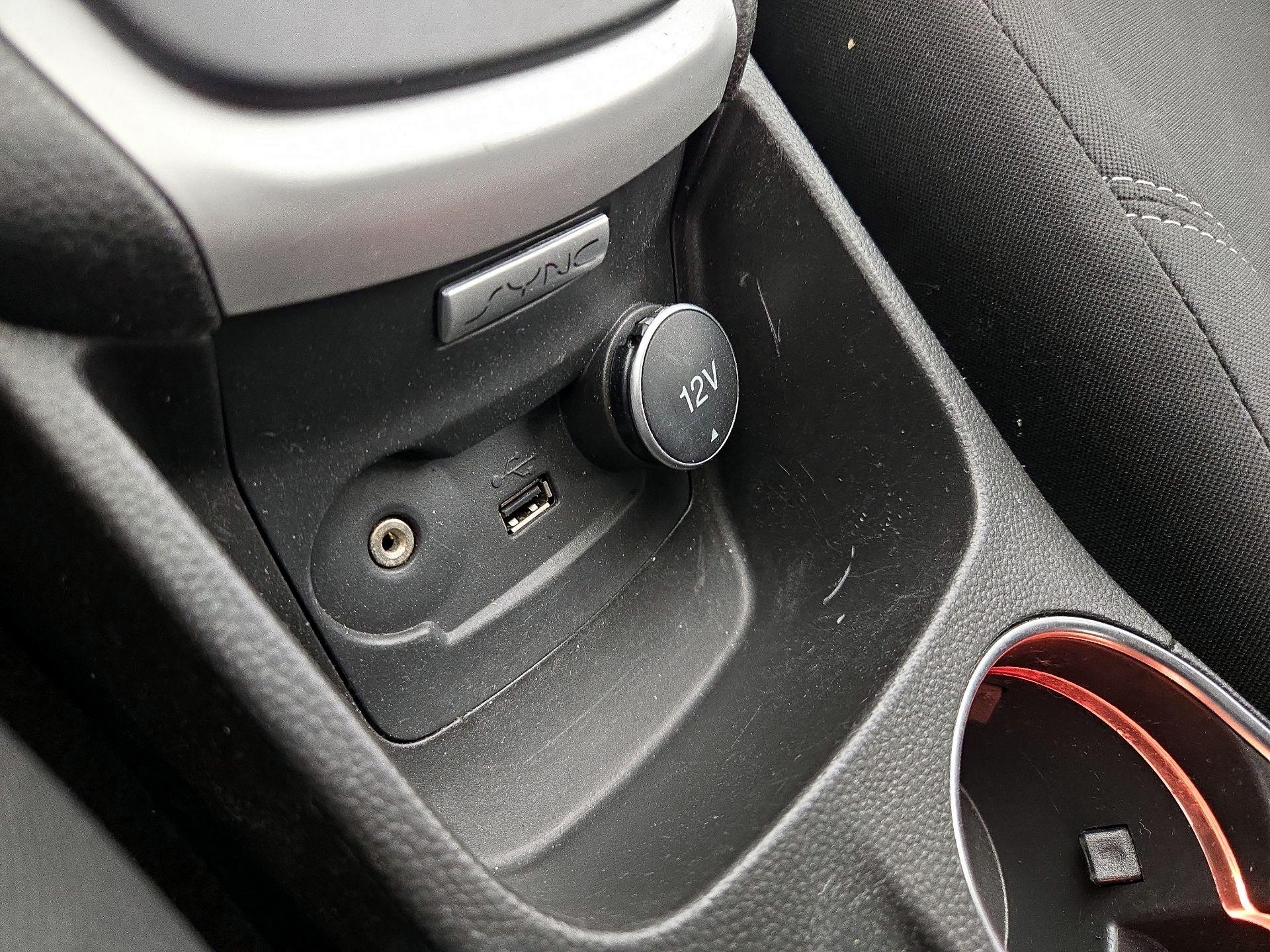 Thumbnail: 2016 Ford Fiesta - 17