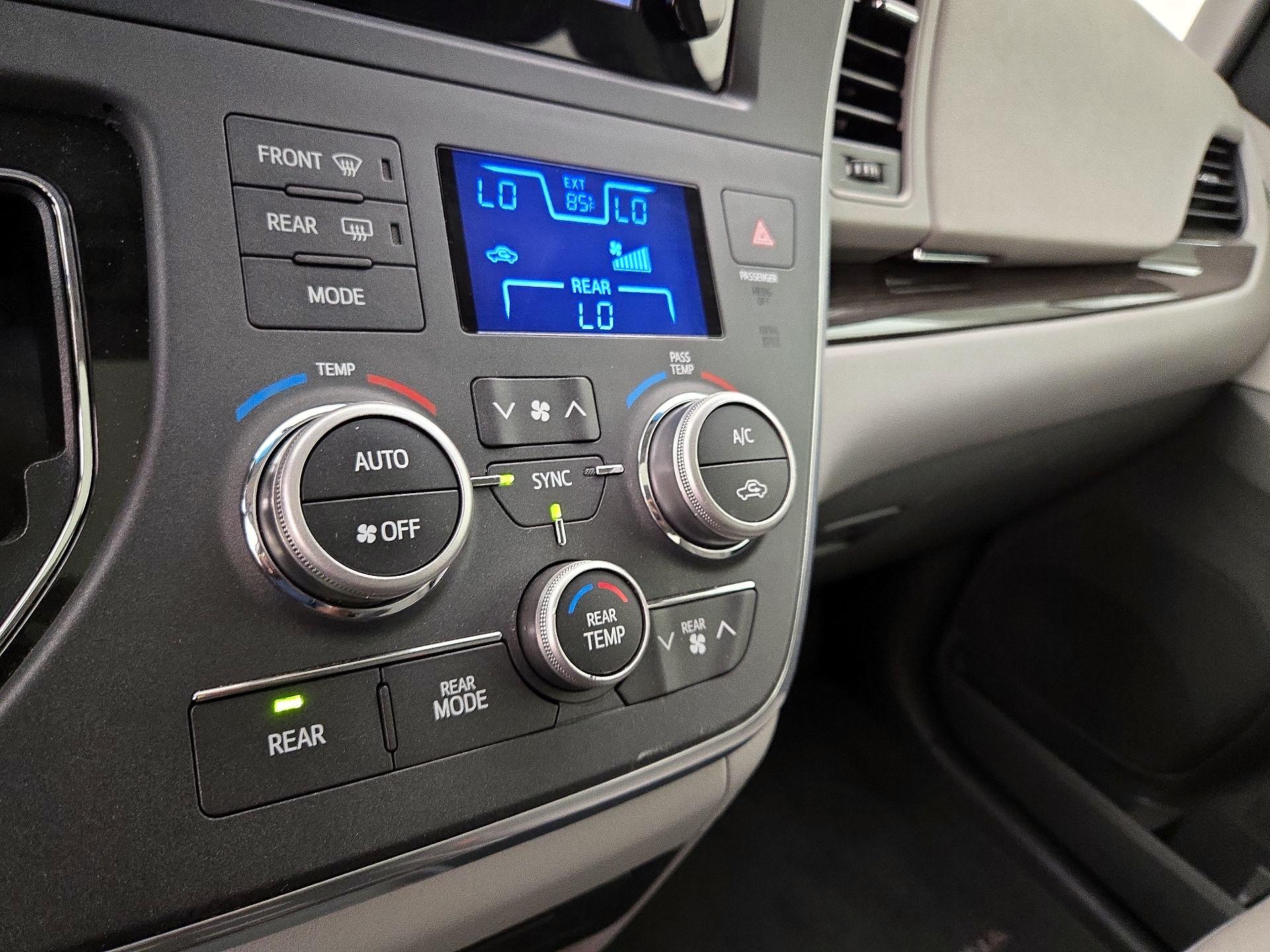 Thumbnail: 2017 Toyota Sienna - 16