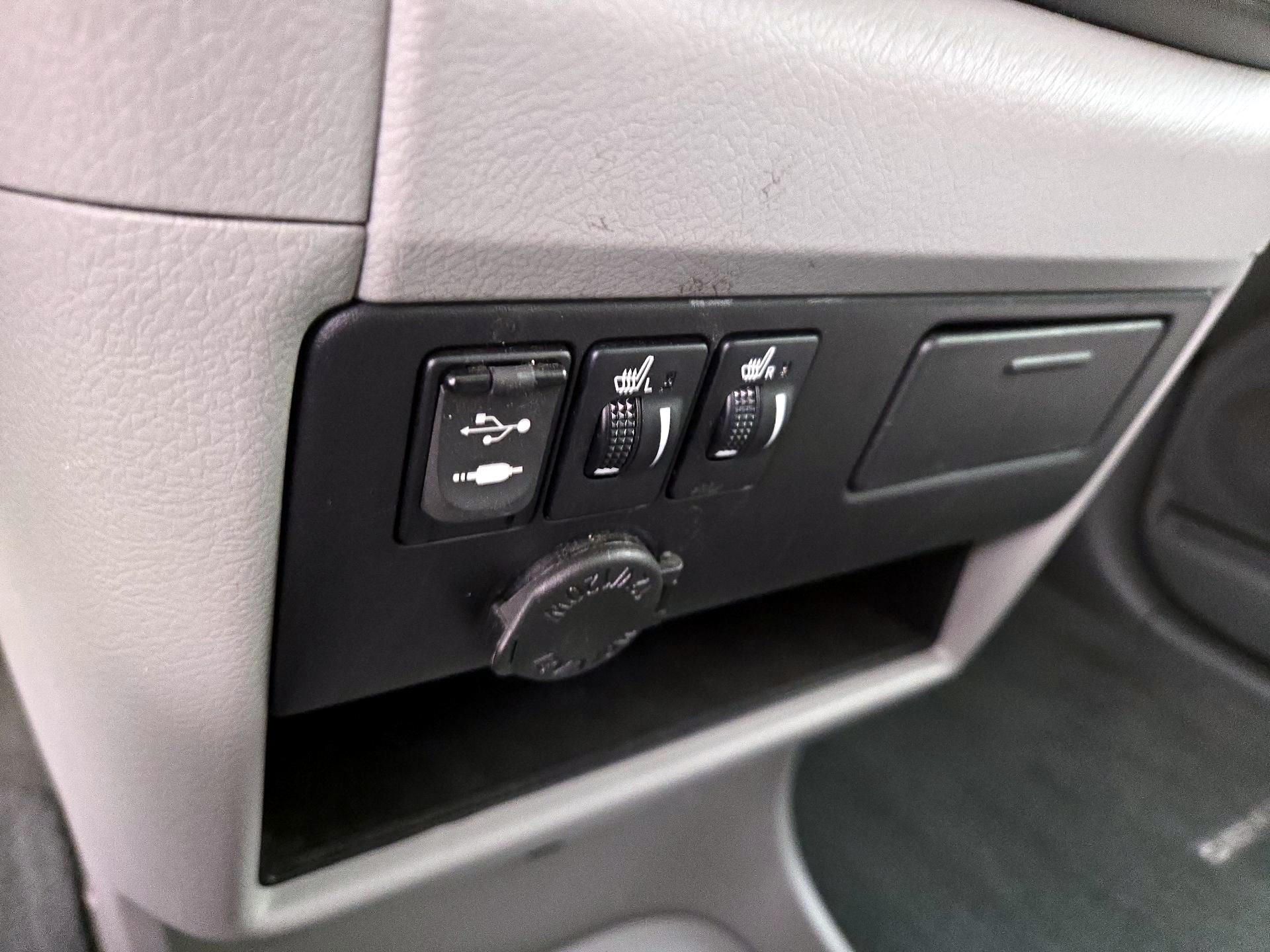 Thumbnail: 2017 Toyota Sienna - 18