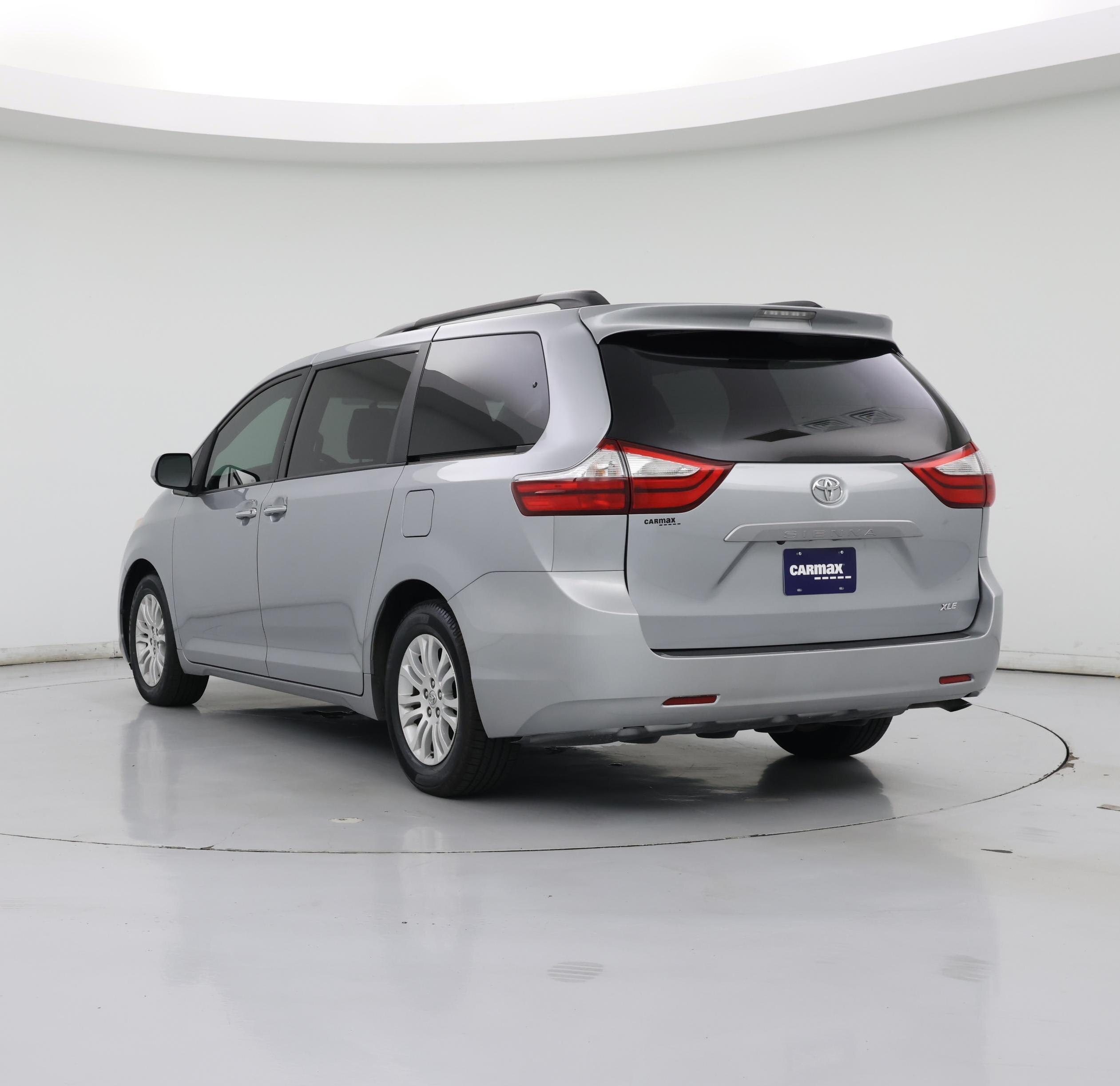 Thumbnail: 2017 Toyota Sienna - 2