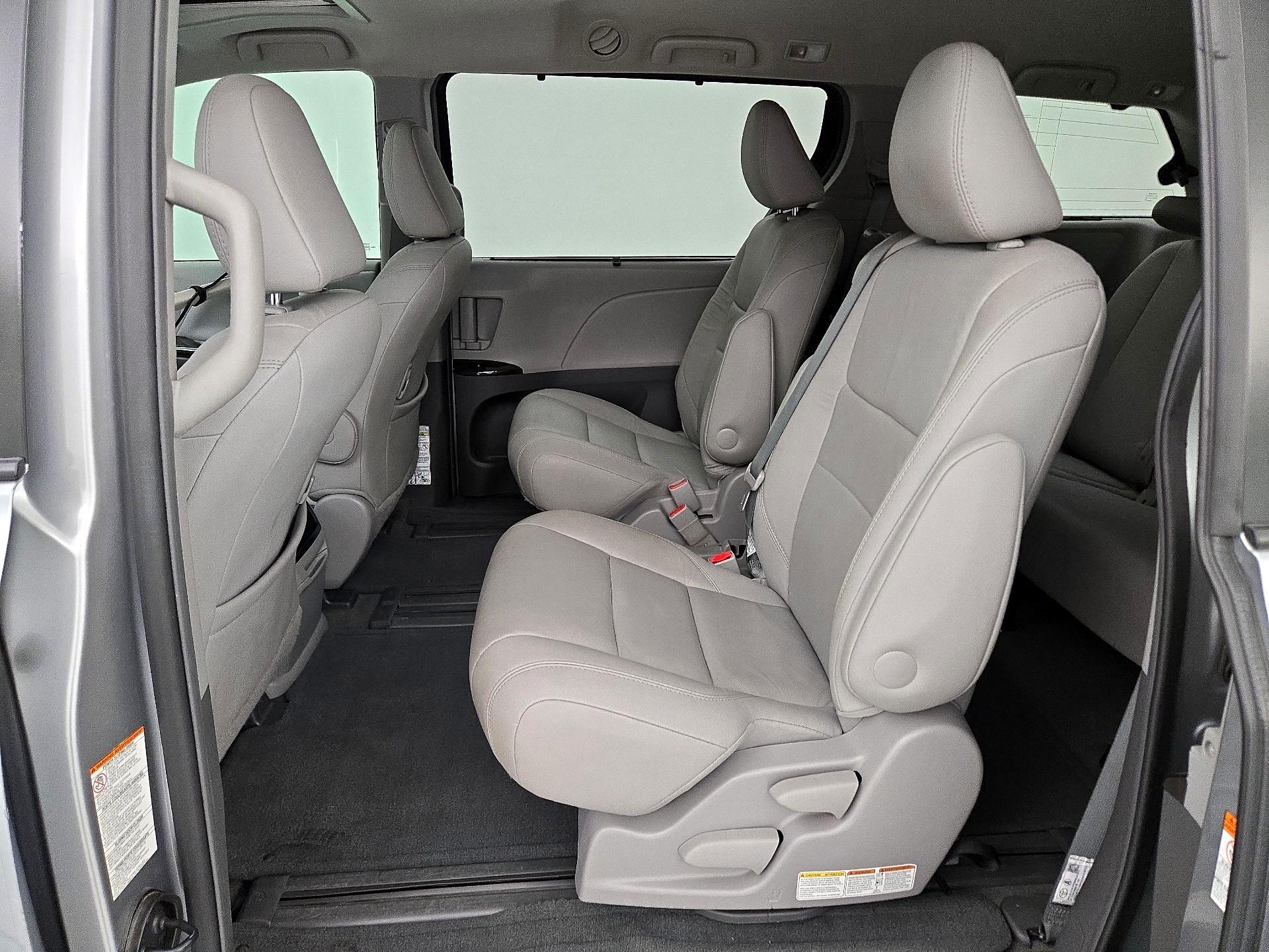 Thumbnail: 2017 Toyota Sienna - 20