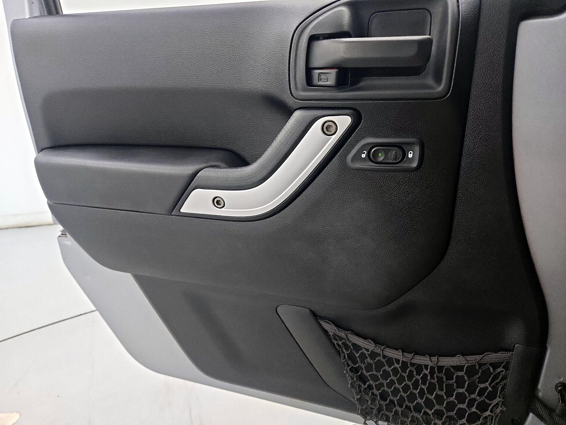 Thumbnail: 2015 Jeep Wrangler - 12