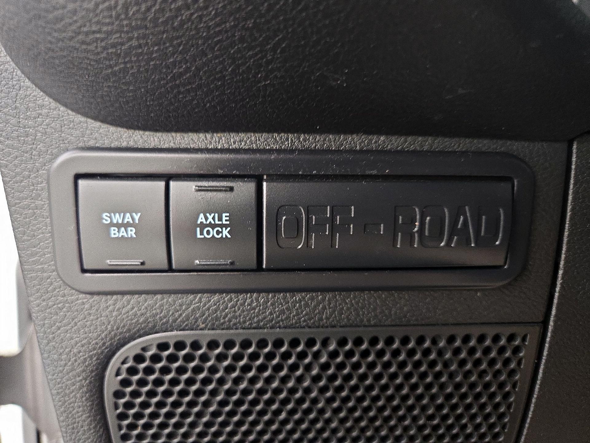 Thumbnail: 2015 Jeep Wrangler - 13