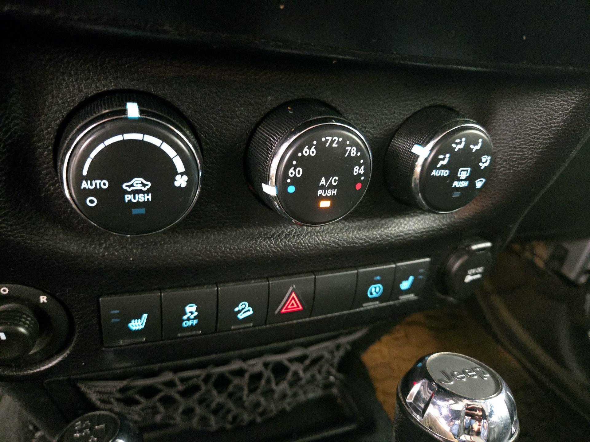Thumbnail: 2015 Jeep Wrangler - 16