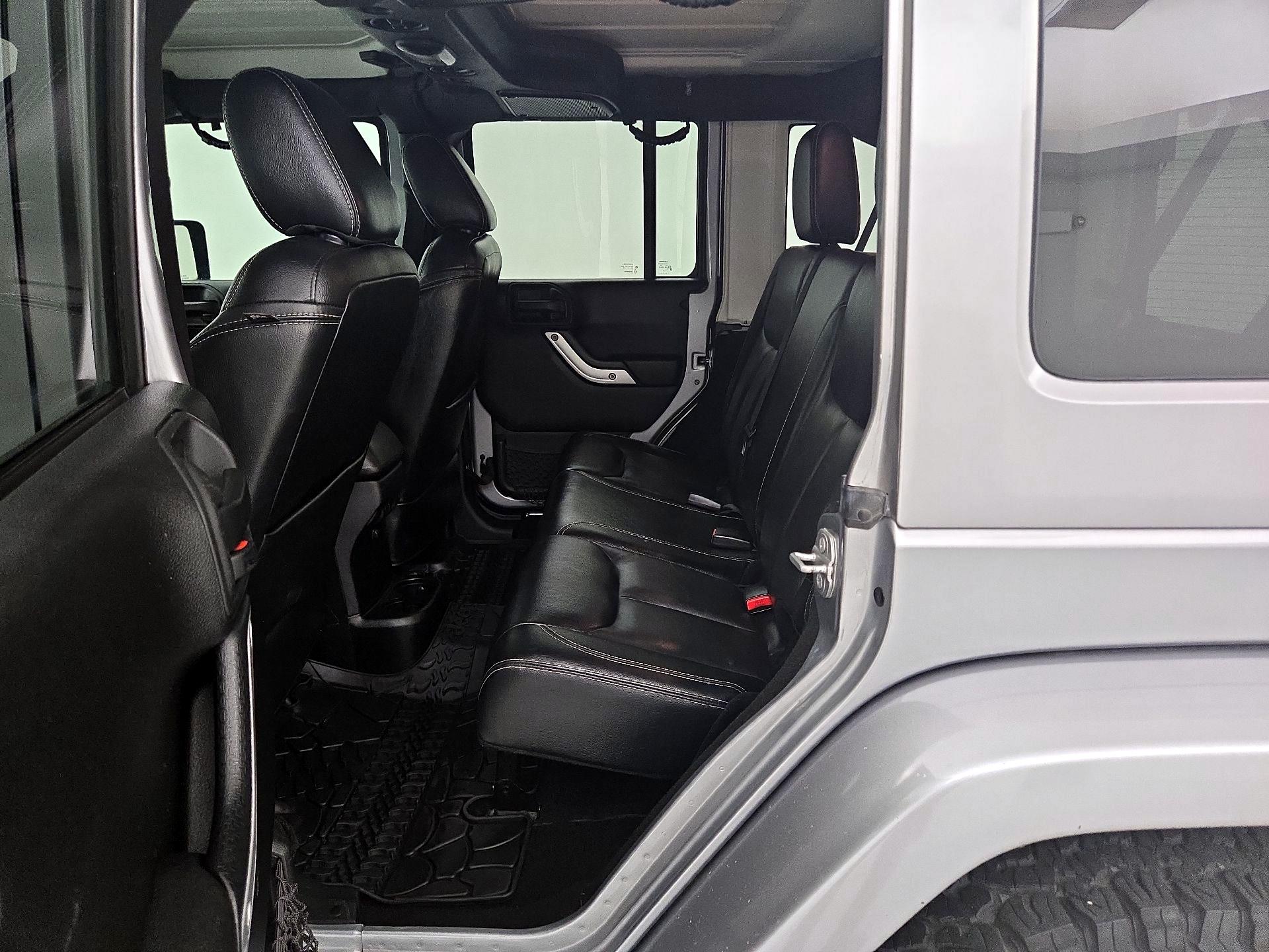 Thumbnail: 2015 Jeep Wrangler - 18