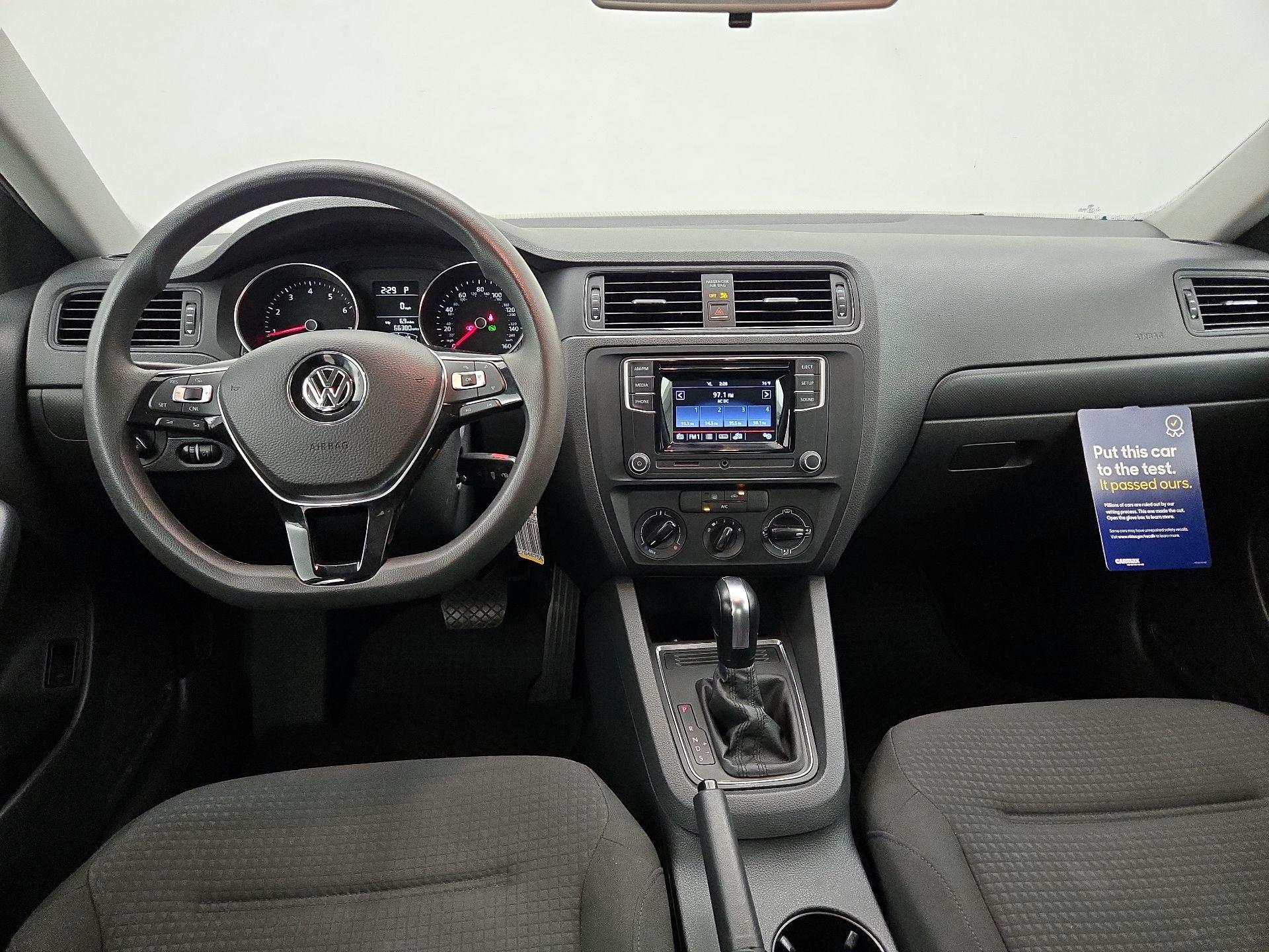 Thumbnail: 2016 Volkswagen Jetta - 9