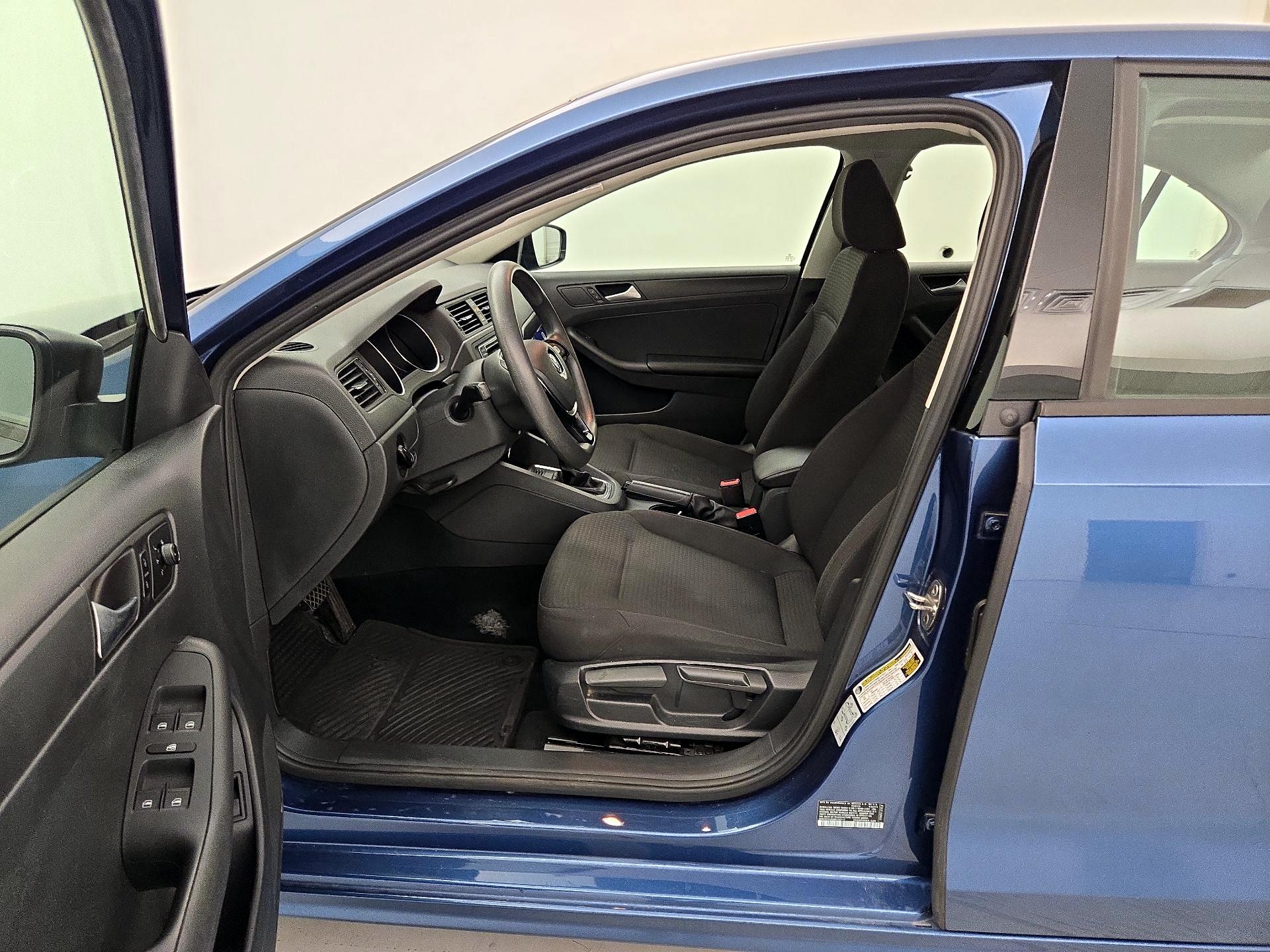 Thumbnail: 2016 Volkswagen Jetta - 11