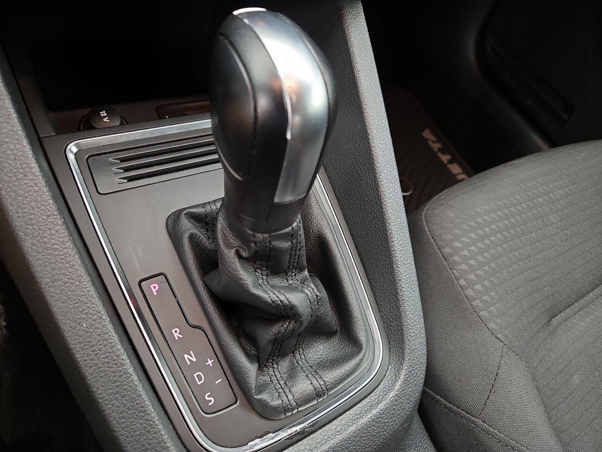Thumbnail: 2016 Volkswagen Jetta - 16