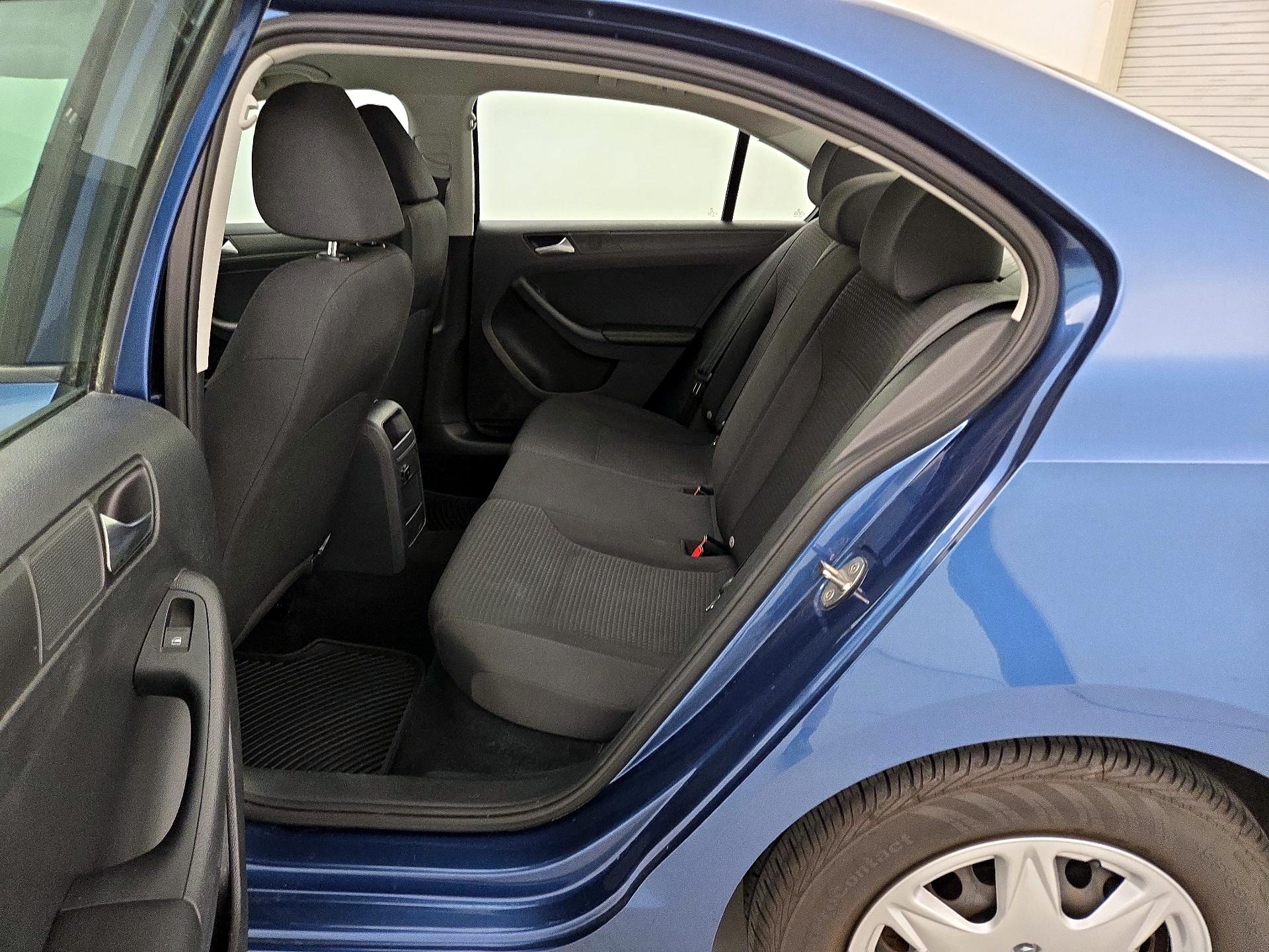 Thumbnail: 2016 Volkswagen Jetta - 17