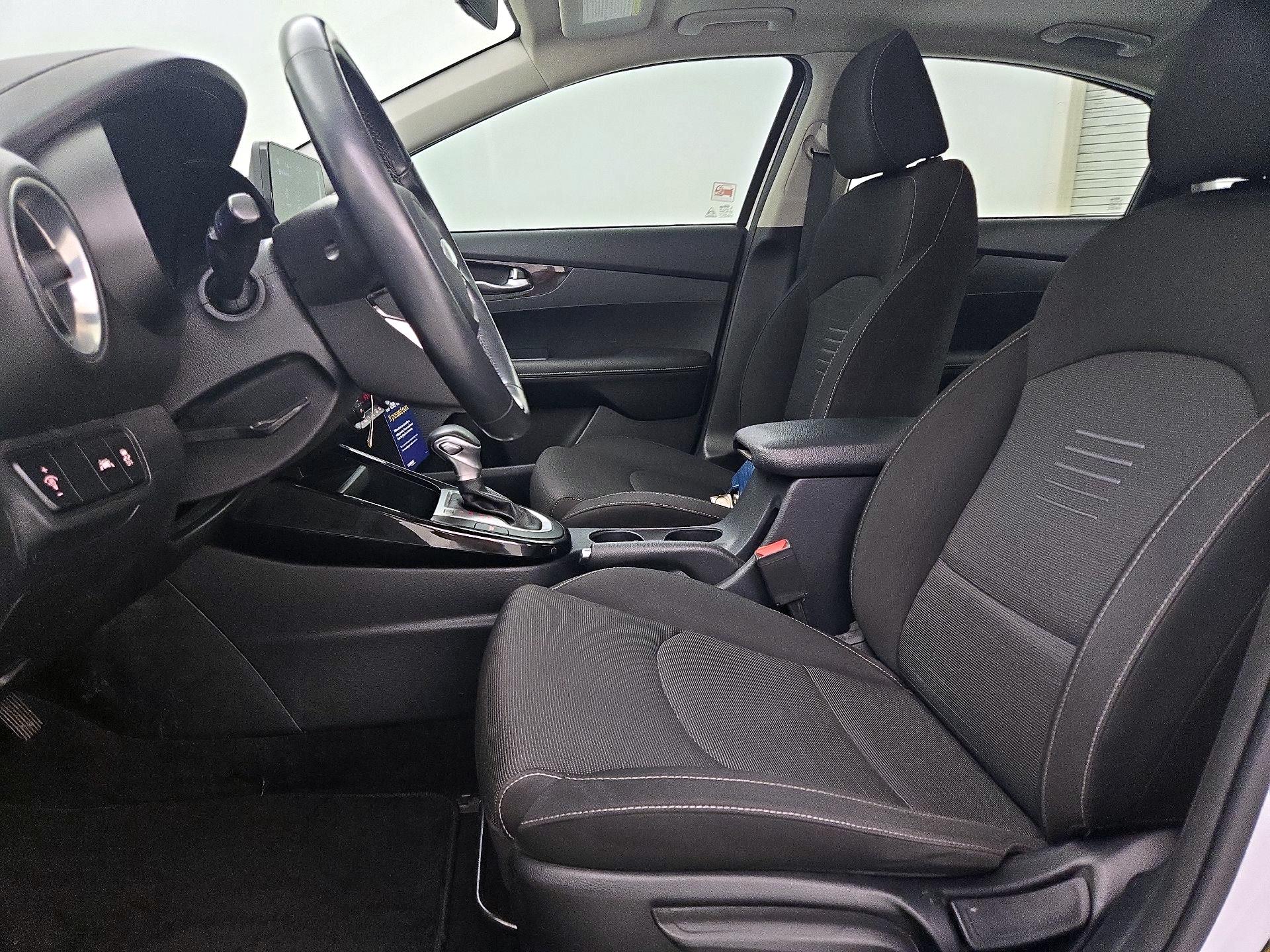 Thumbnail: 2019 Kia Forte - 11