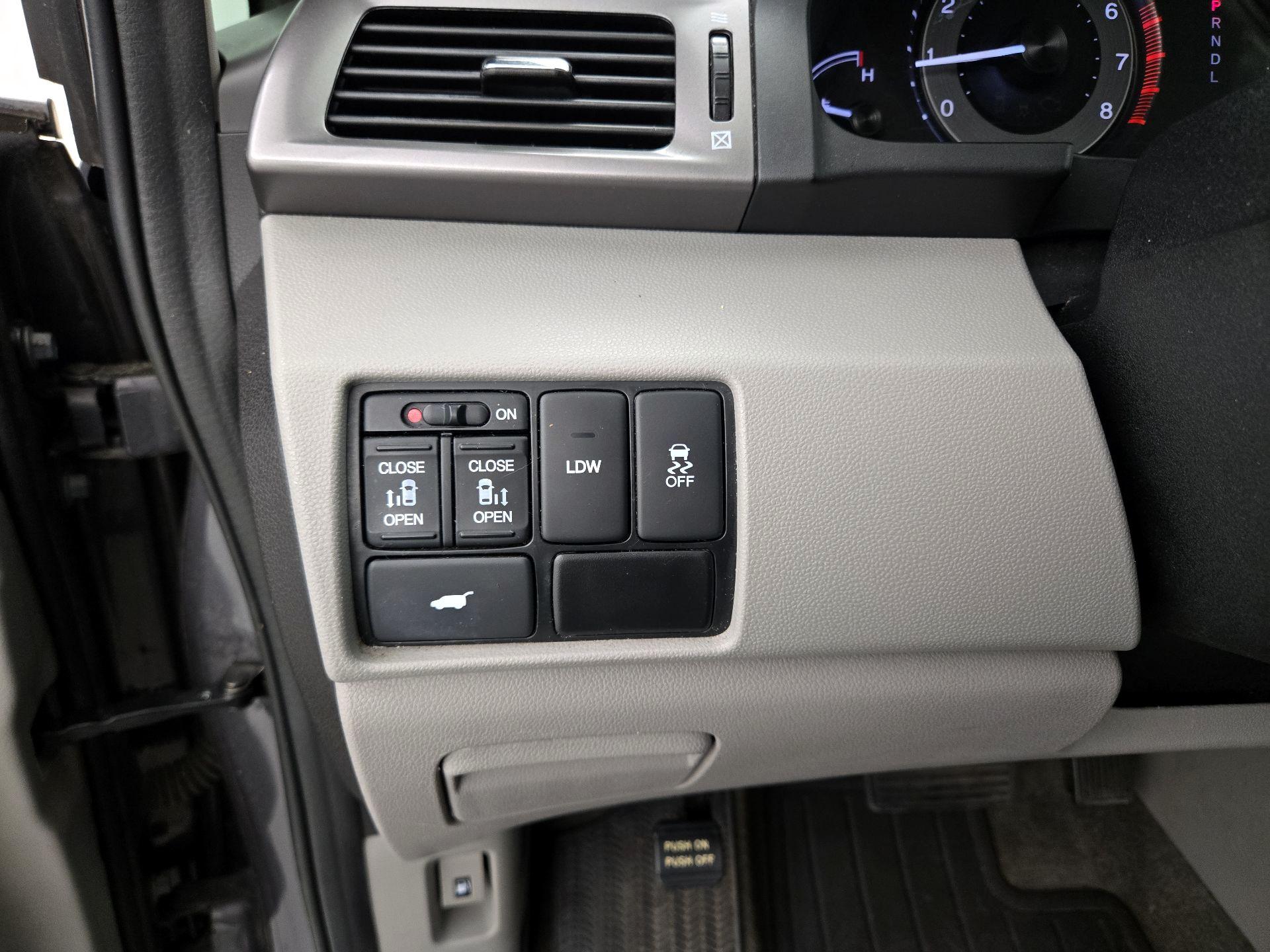 Thumbnail: 2015 Honda Odyssey - 13