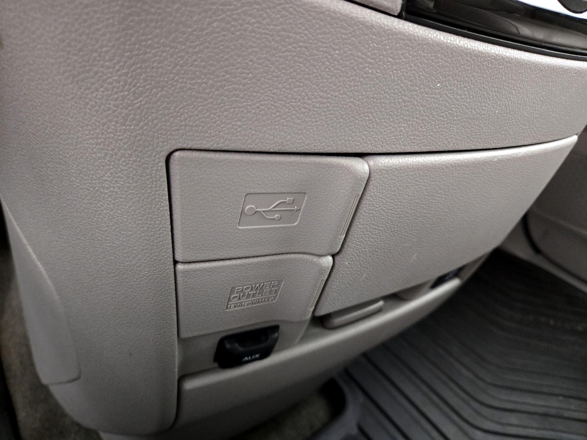 Thumbnail: 2015 Honda Odyssey - 19