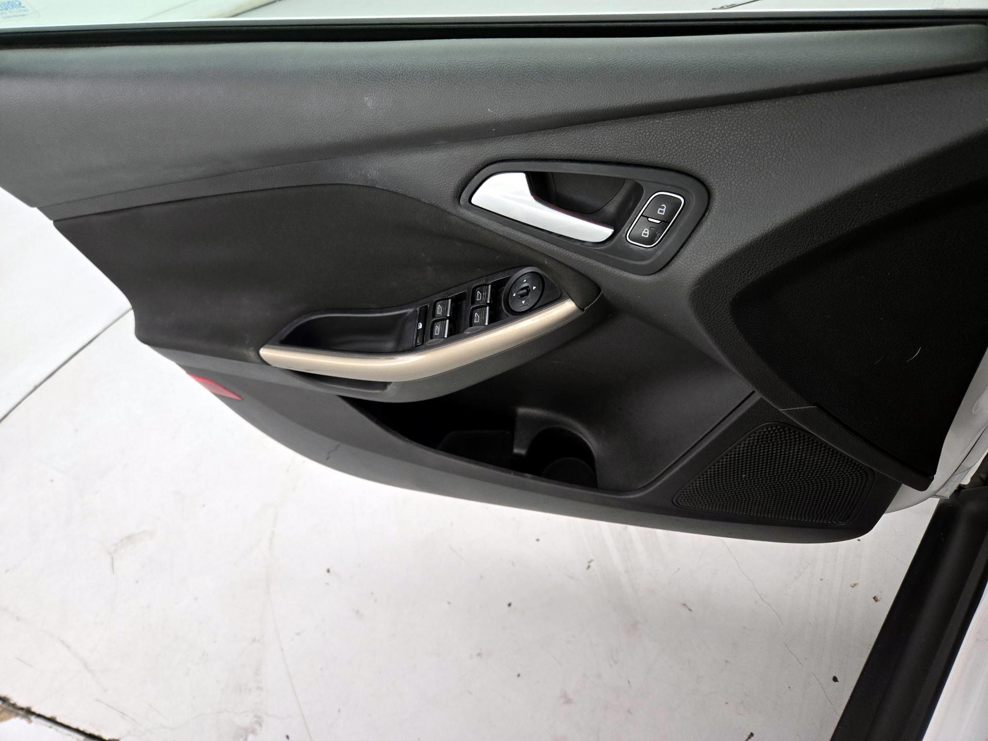Thumbnail: 2015 Ford Focus - 12