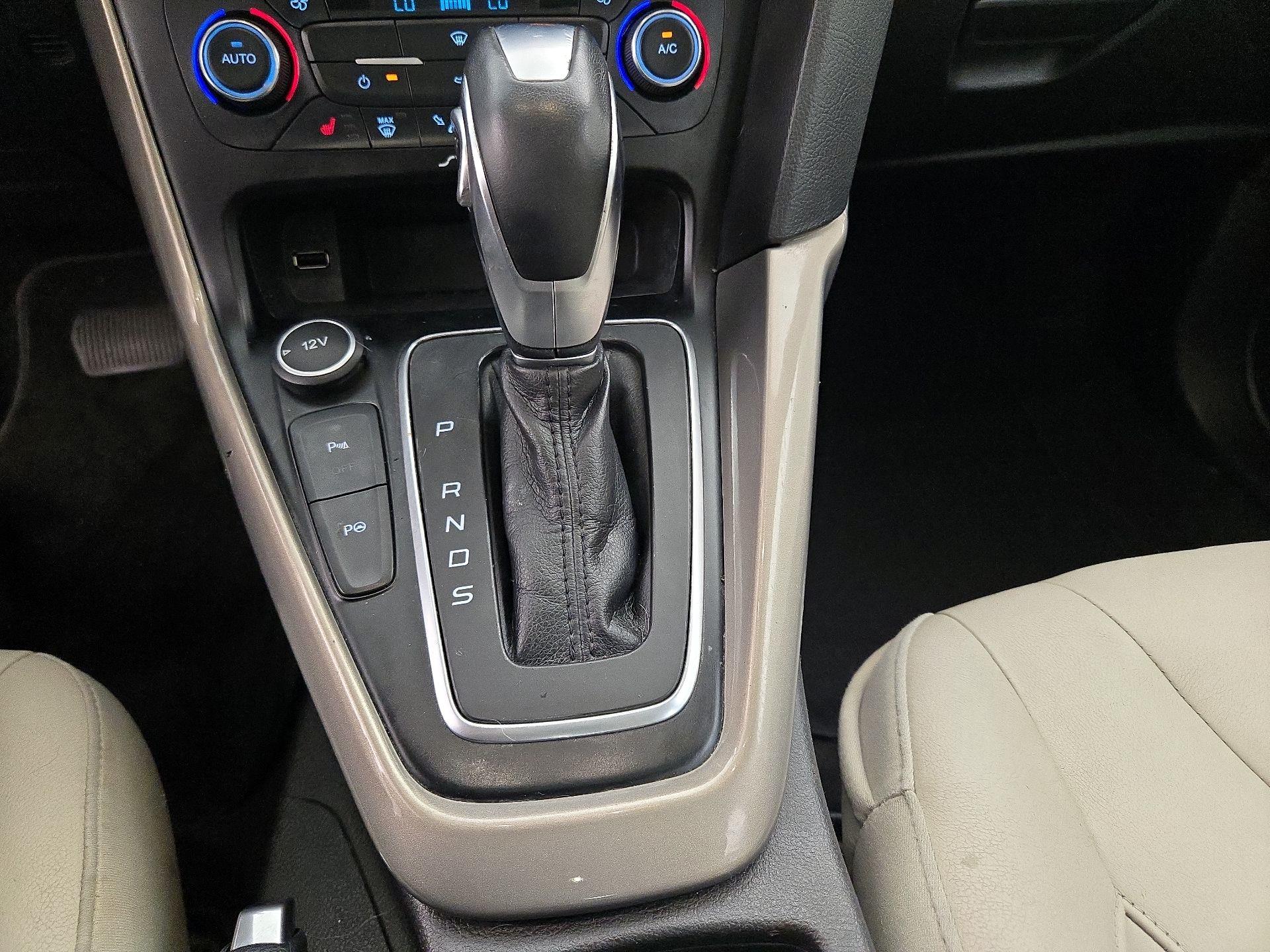 Thumbnail: 2015 Ford Focus - 18