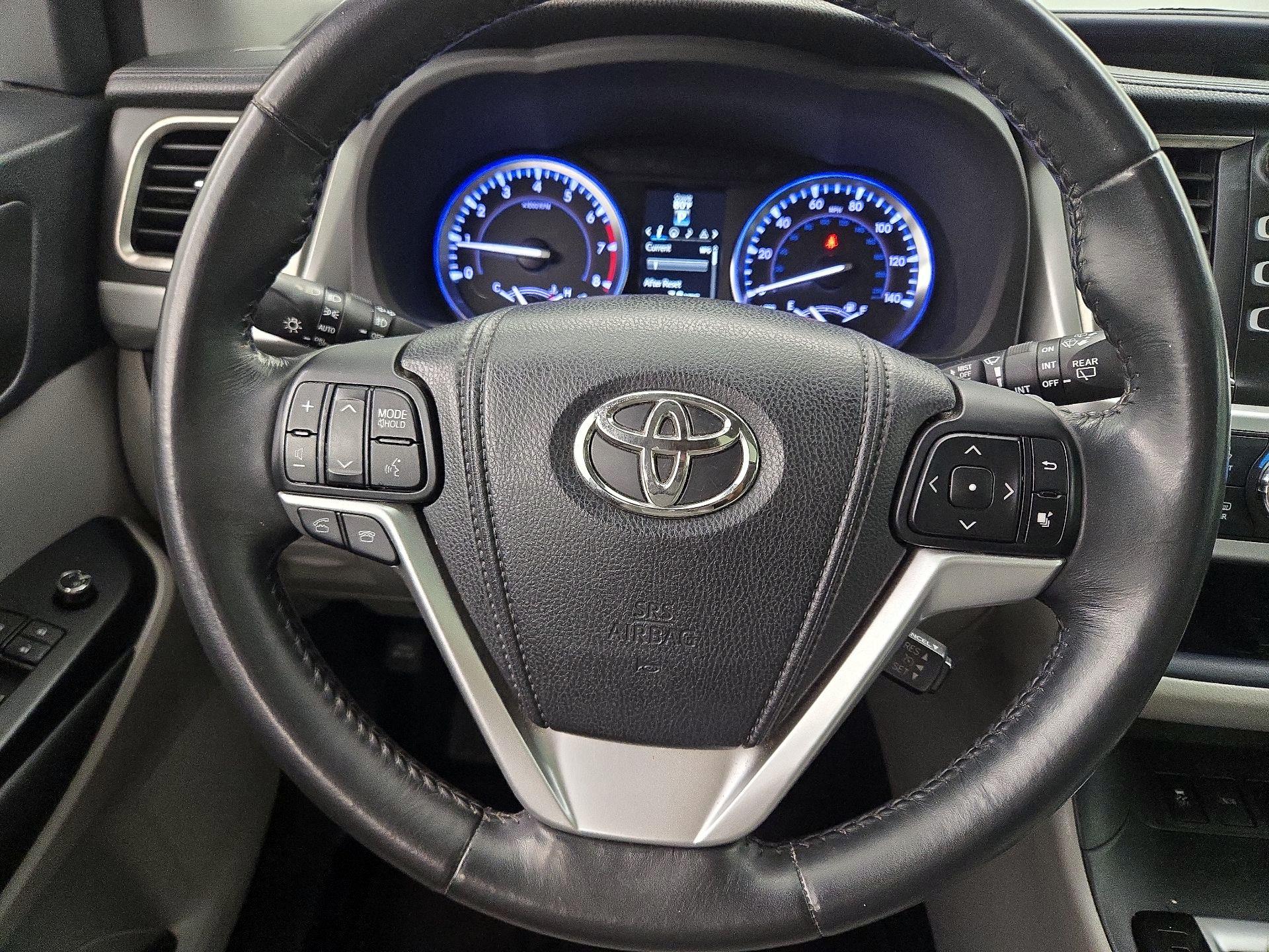 Thumbnail: 2014 Toyota Highlander - 10