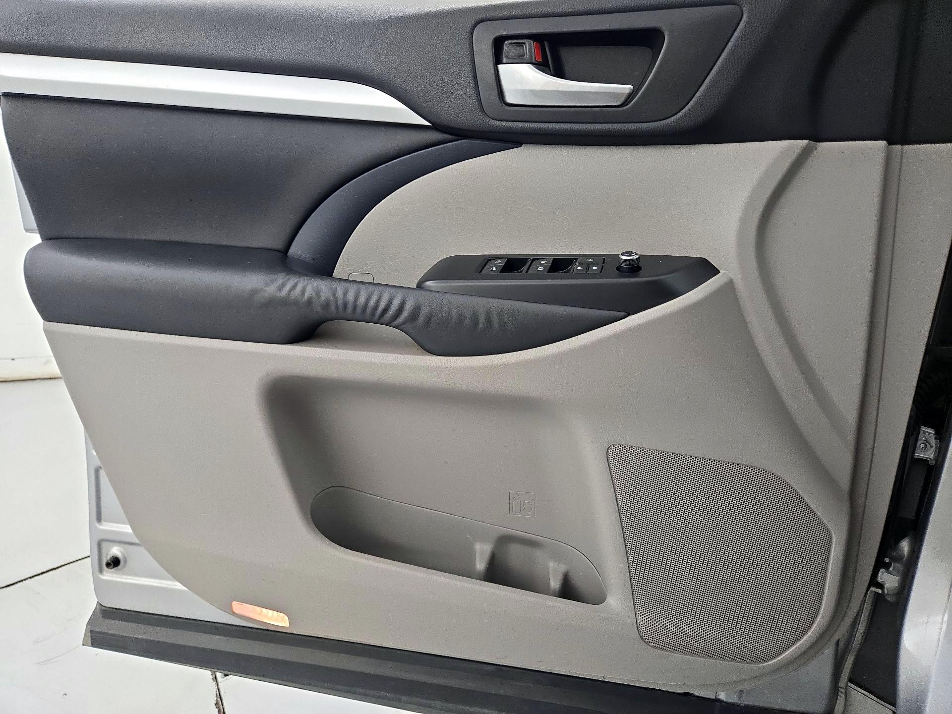 Thumbnail: 2014 Toyota Highlander - 12