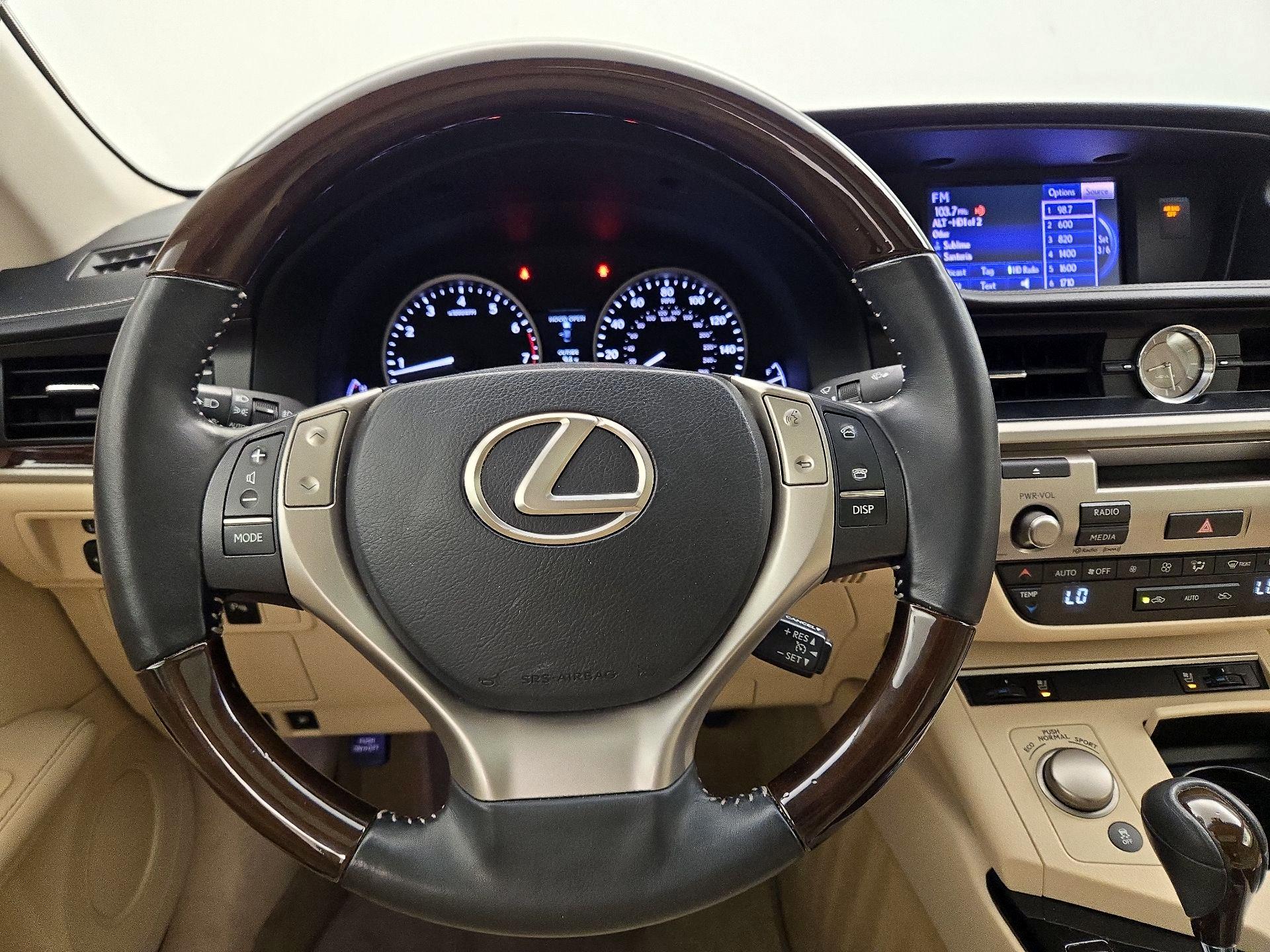 Thumbnail: 2014 Lexus ES - 10