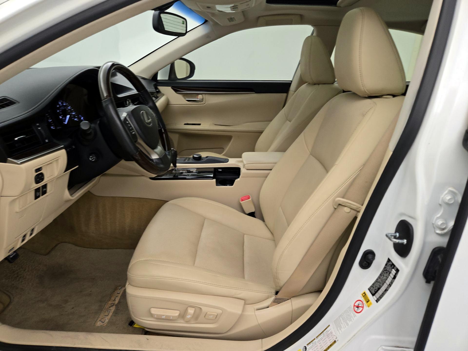 Thumbnail: 2014 Lexus ES - 11