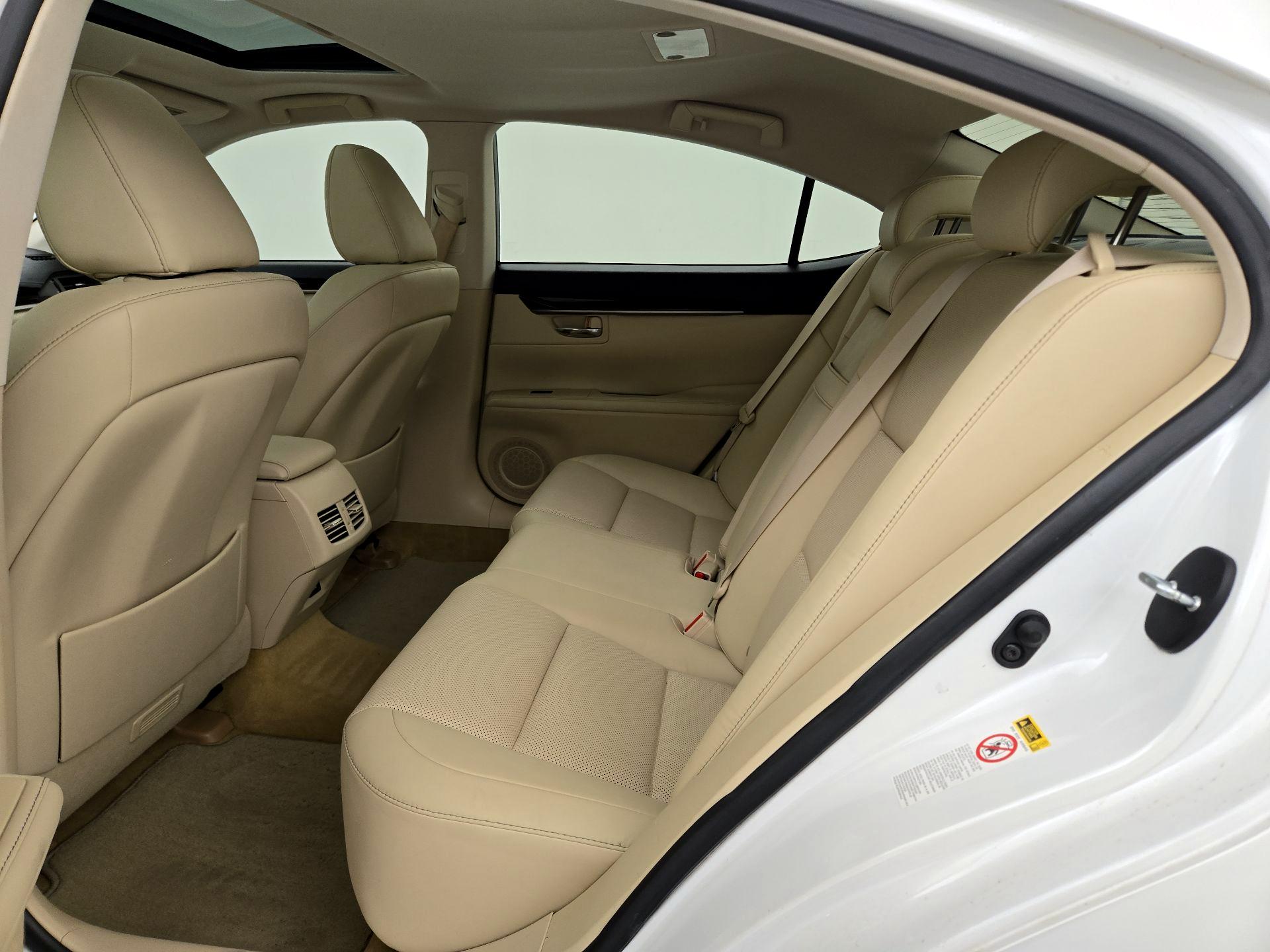 Thumbnail: 2014 Lexus ES - 20