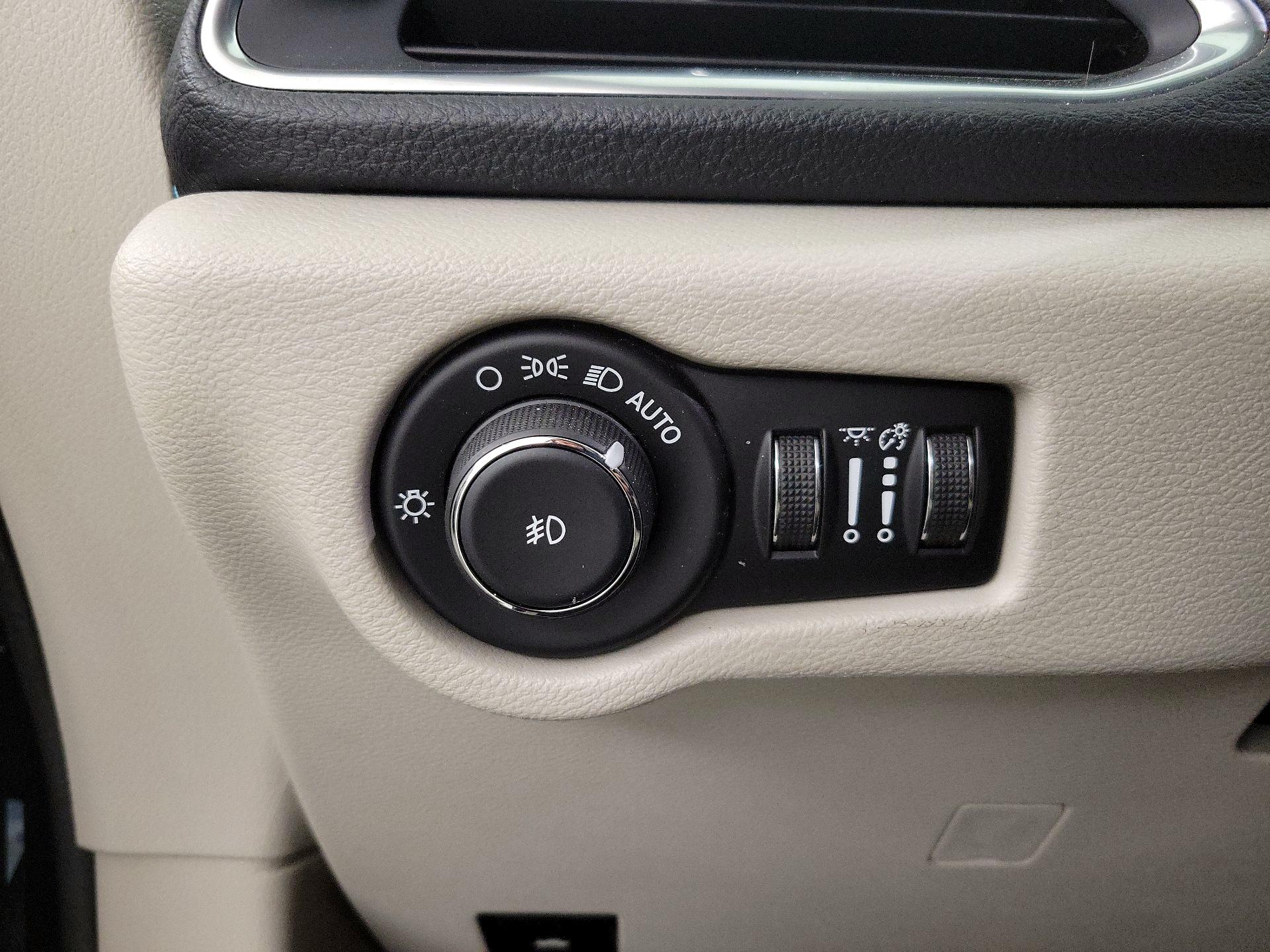 Thumbnail: 2020 Chrysler Pacifica - 13