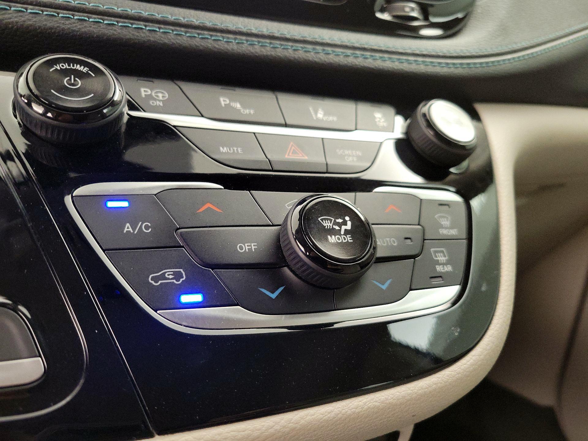 Thumbnail: 2020 Chrysler Pacifica - 16