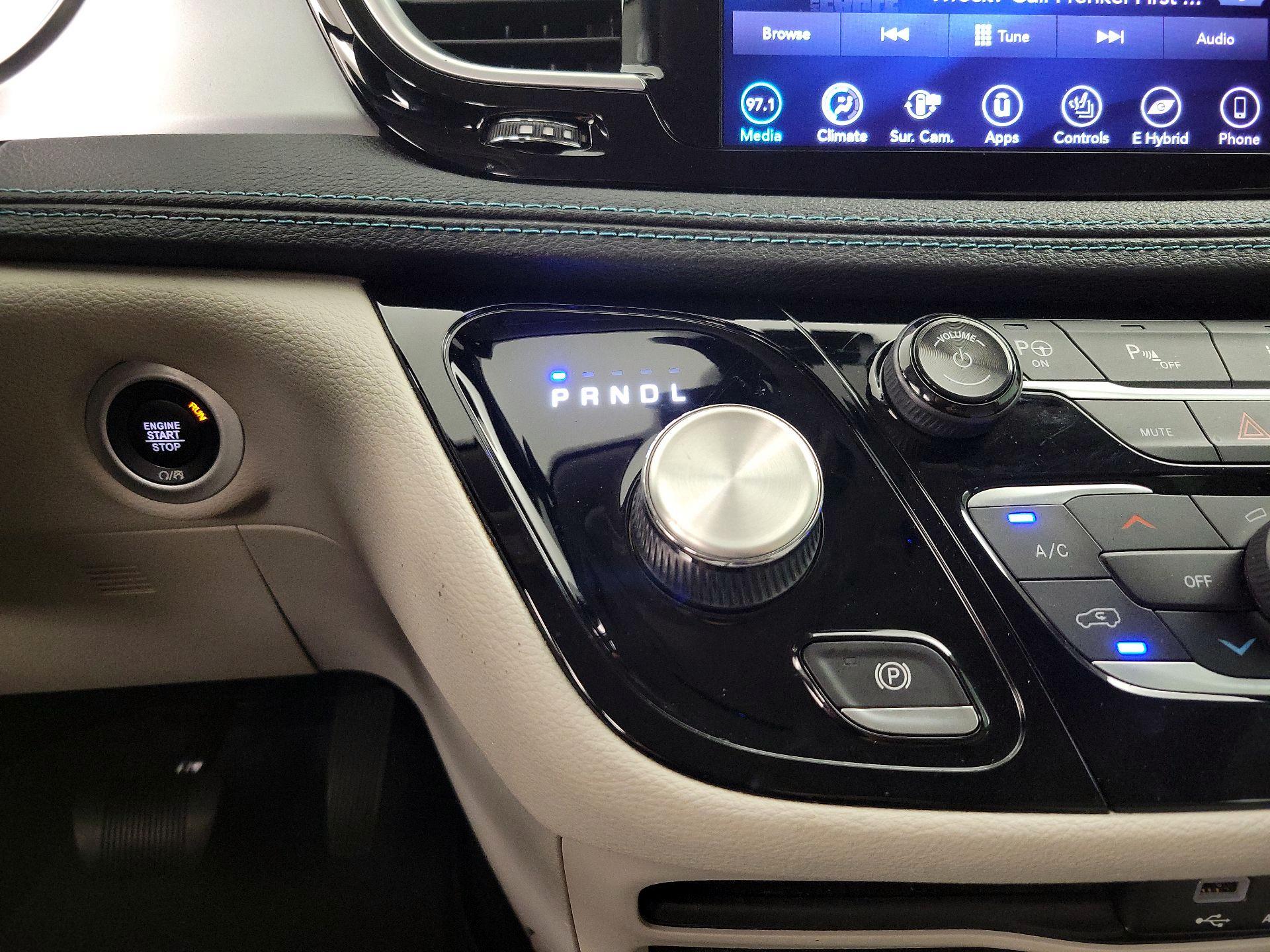 Thumbnail: 2020 Chrysler Pacifica - 17