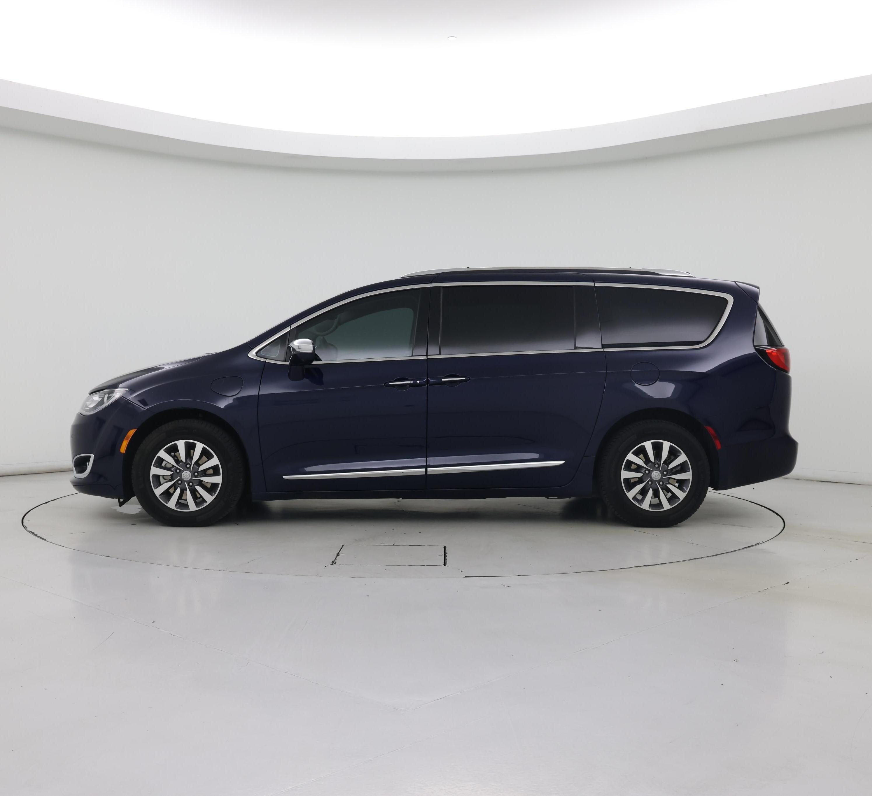 Thumbnail: 2020 Chrysler Pacifica - 3