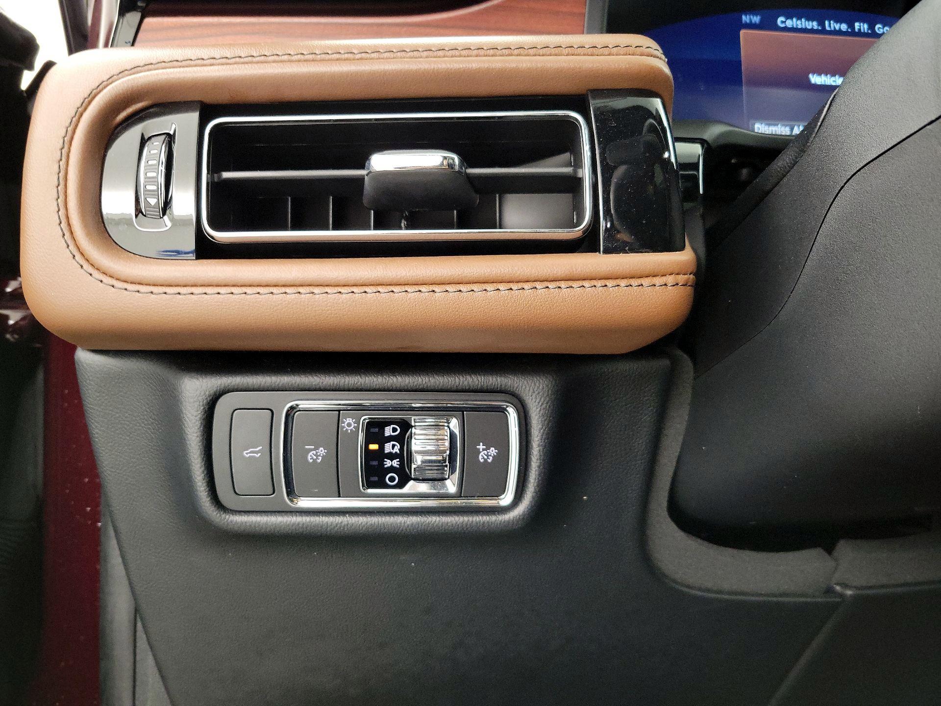 Thumbnail: 2022 Lincoln Aviator - 13