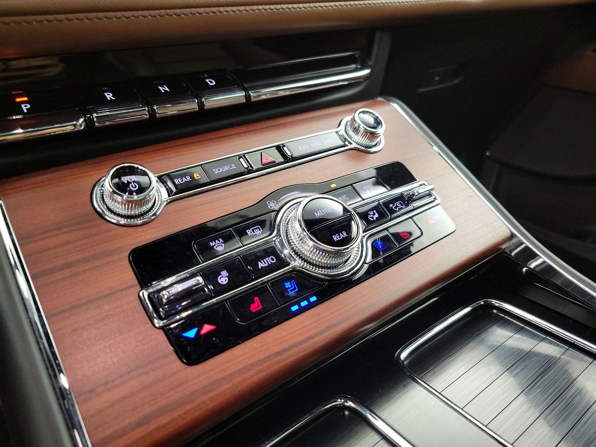 Thumbnail: 2022 Lincoln Aviator - 16