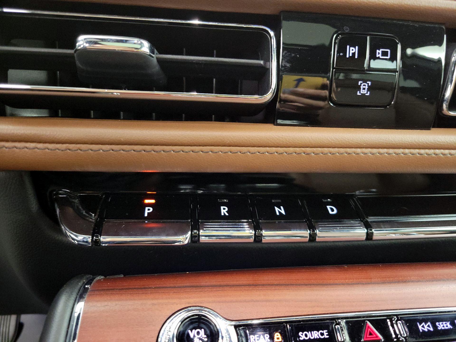 Thumbnail: 2022 Lincoln Aviator - 17