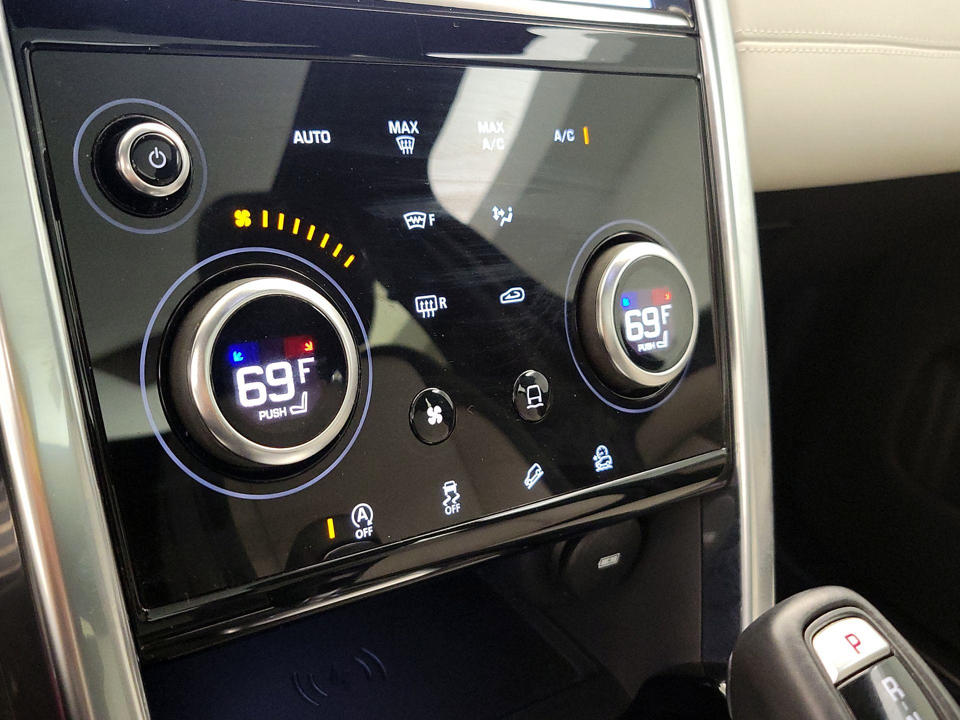 Thumbnail: 2020 Land Rover Discovery Sport - 17