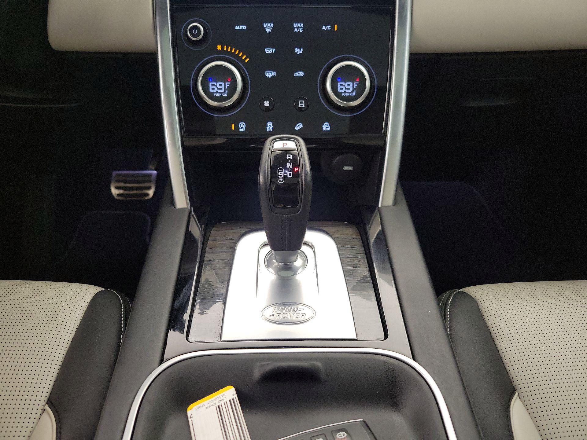 Thumbnail: 2020 Land Rover Discovery Sport - 18