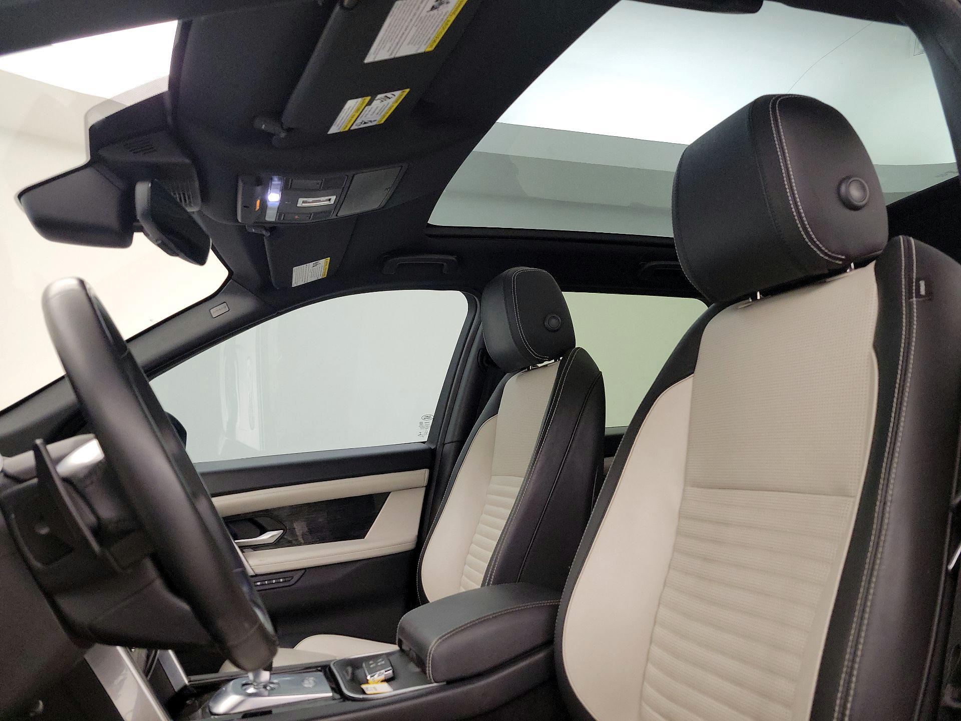 Thumbnail: 2020 Land Rover Discovery Sport - 19