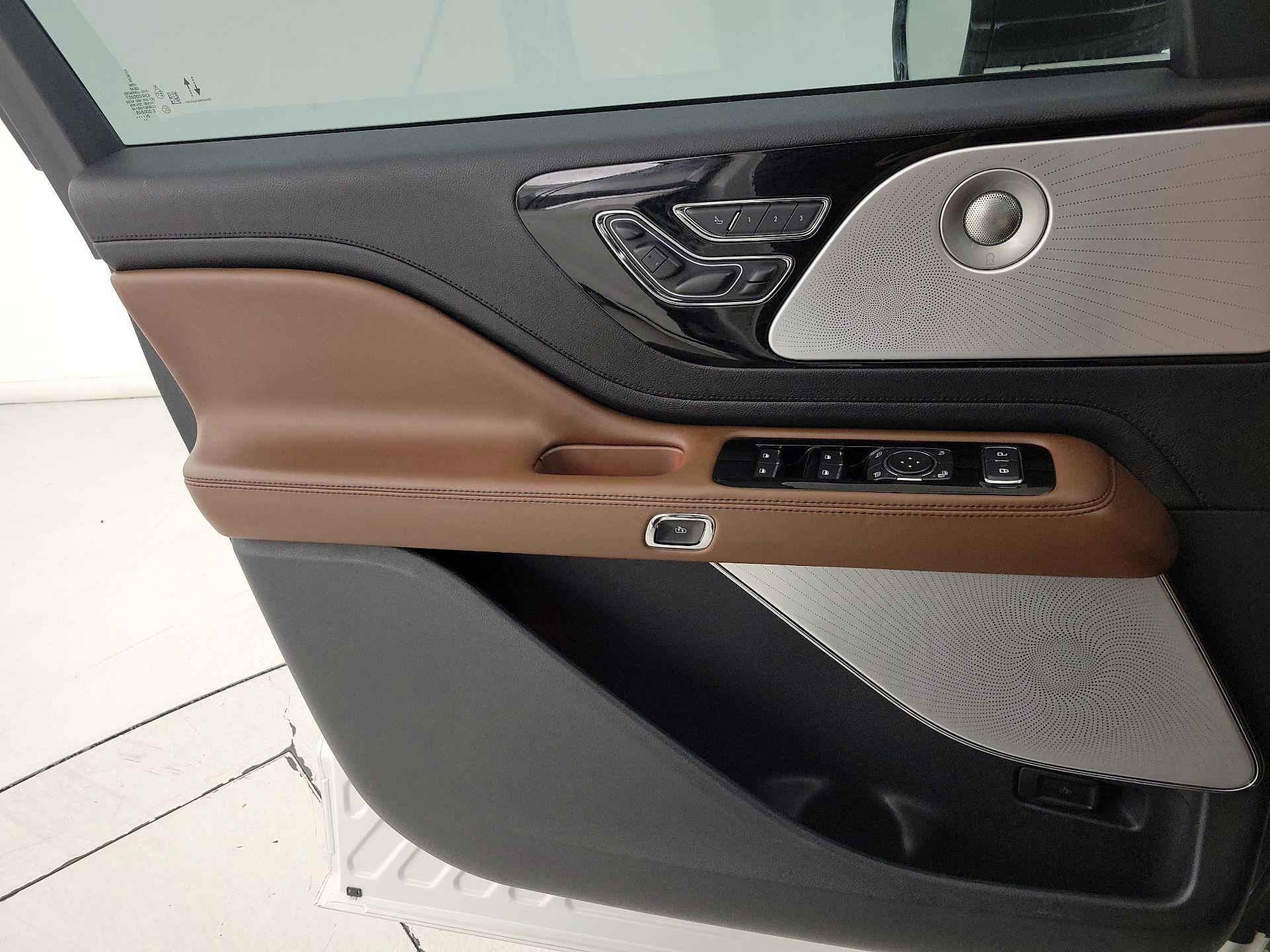 Thumbnail: 2021 Lincoln Aviator - 12