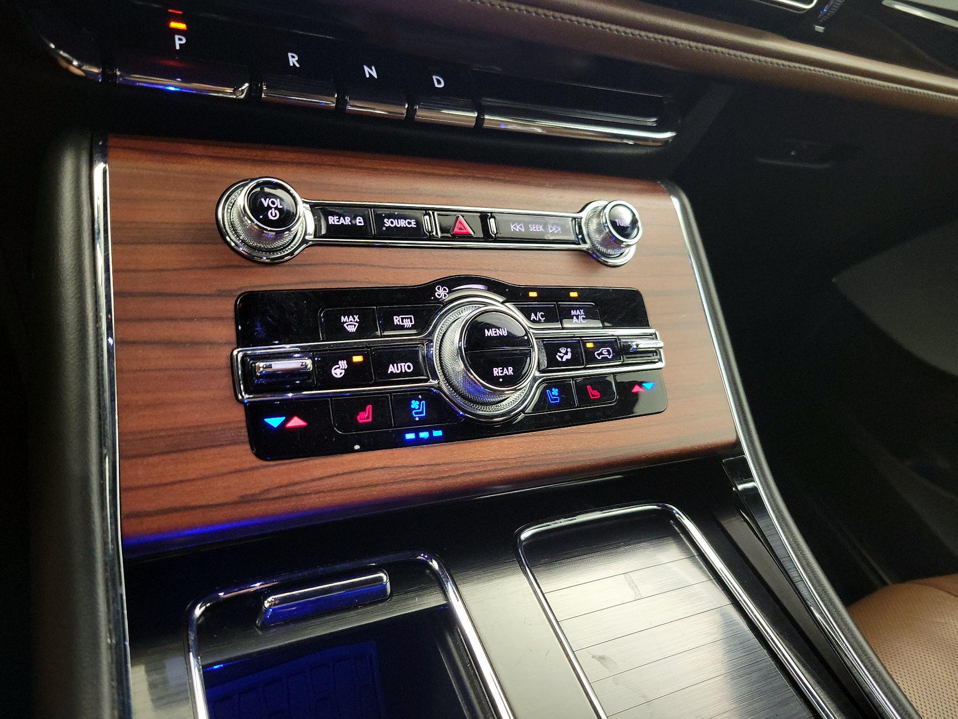 Thumbnail: 2021 Lincoln Aviator - 17