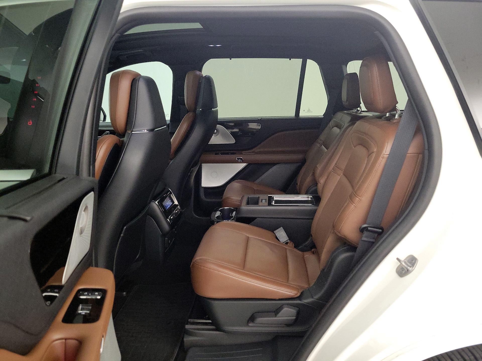 Thumbnail: 2021 Lincoln Aviator - 20