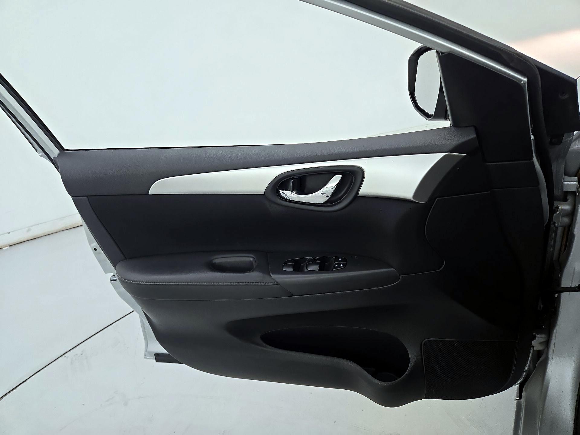 Thumbnail: 2018 Nissan Sentra - 12