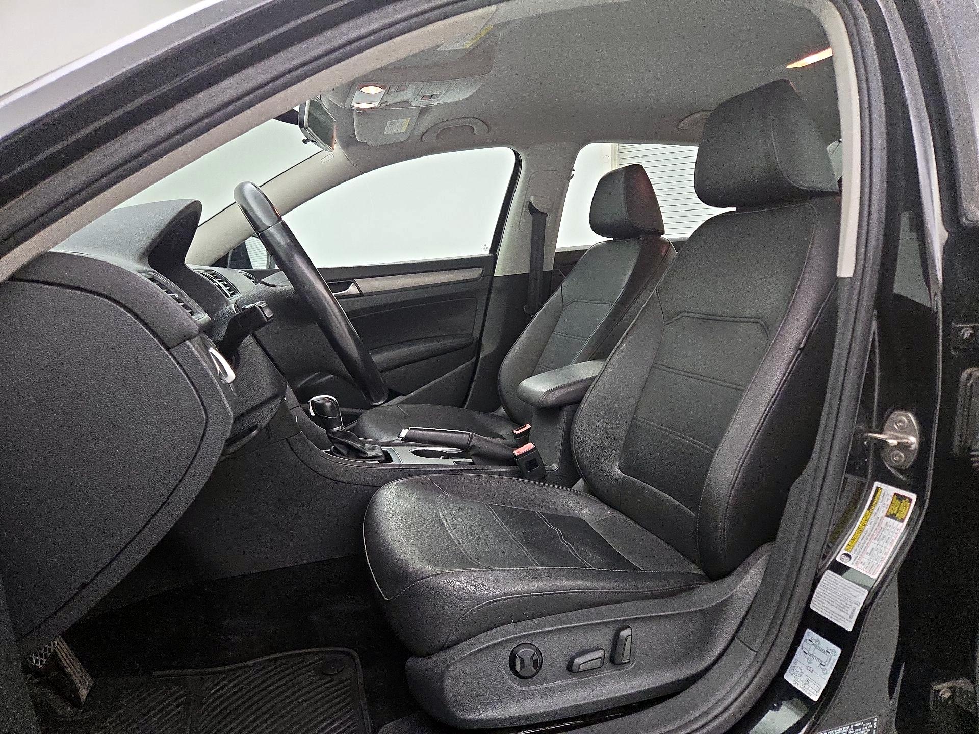 Thumbnail: 2015 Volkswagen Passat - 11