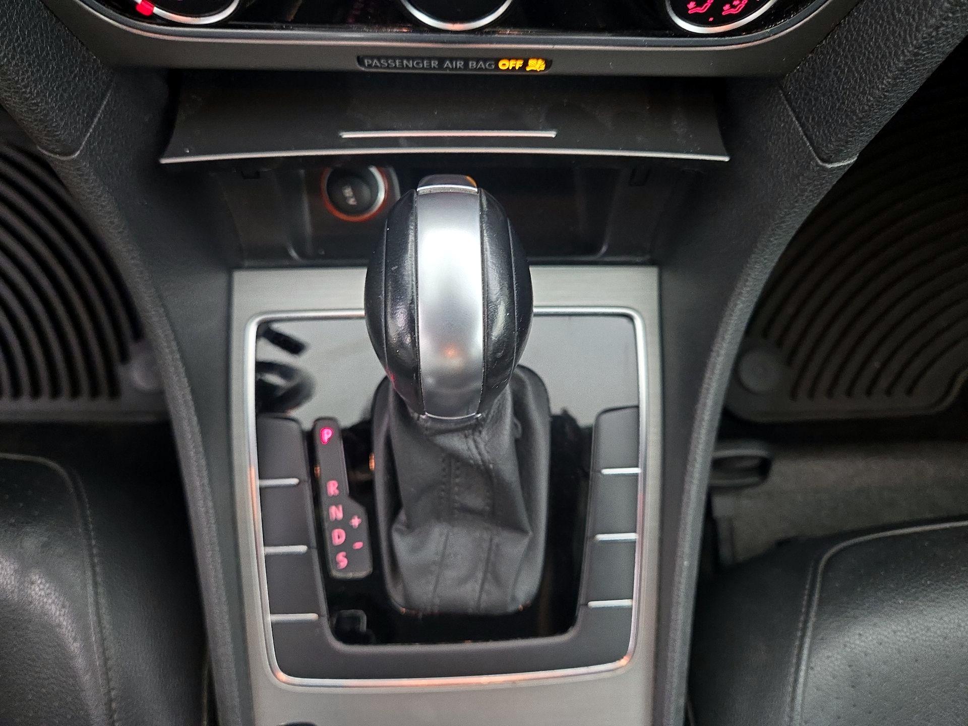 Thumbnail: 2015 Volkswagen Passat - 17