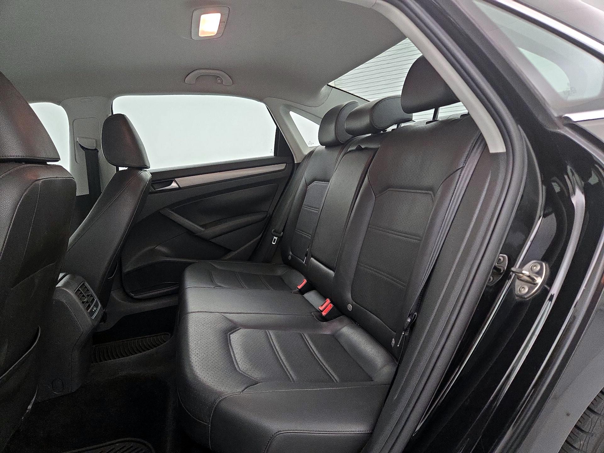 Thumbnail: 2015 Volkswagen Passat - 19
