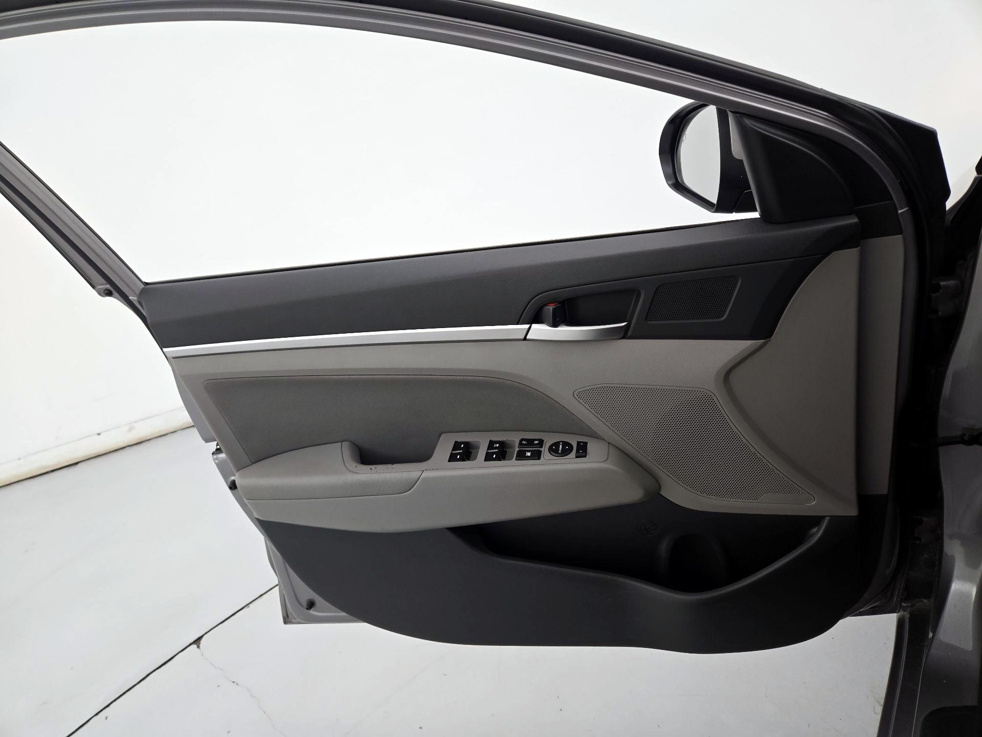 Thumbnail: 2020 Hyundai Elantra - 12