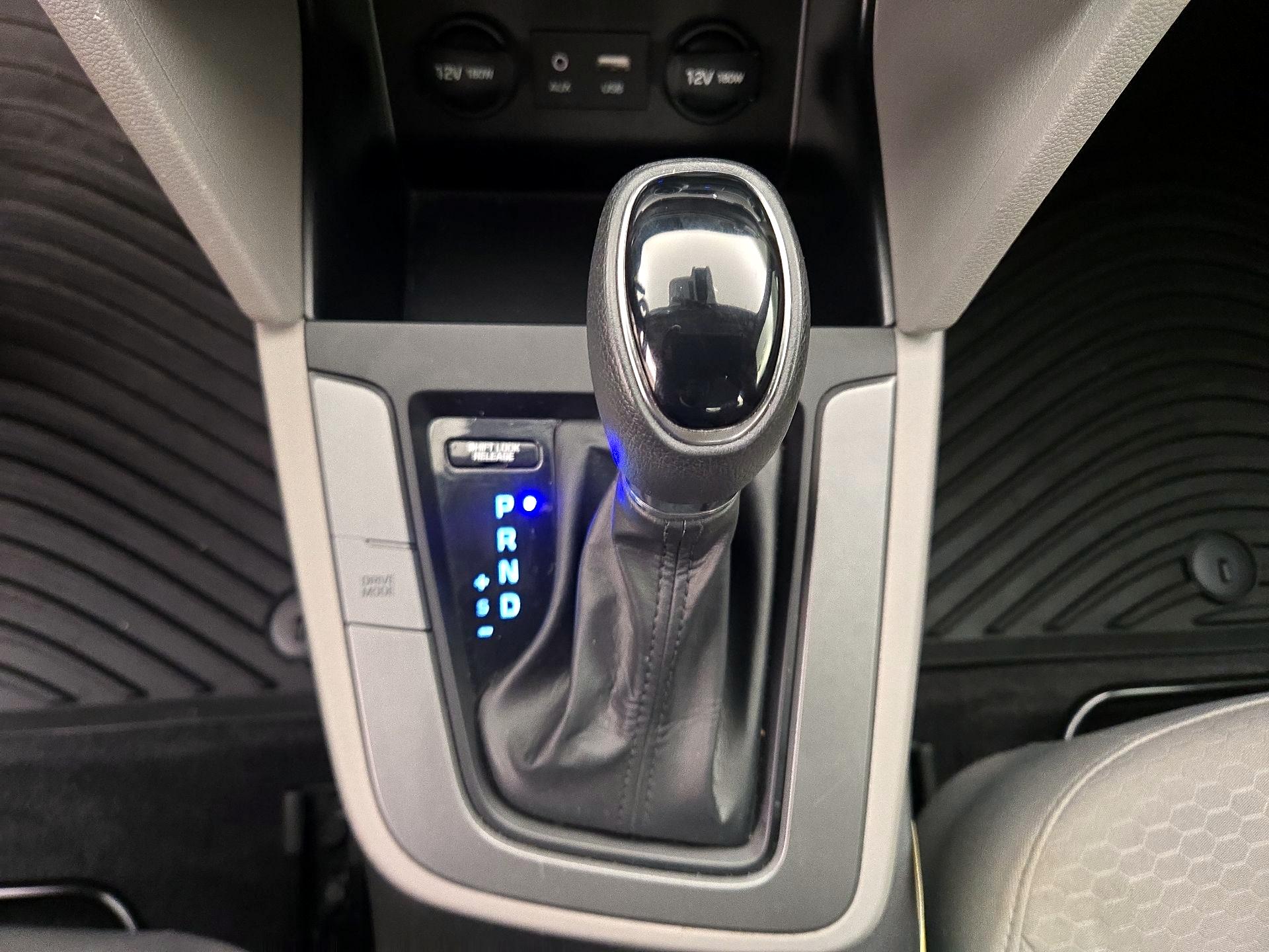 Thumbnail: 2020 Hyundai Elantra - 17