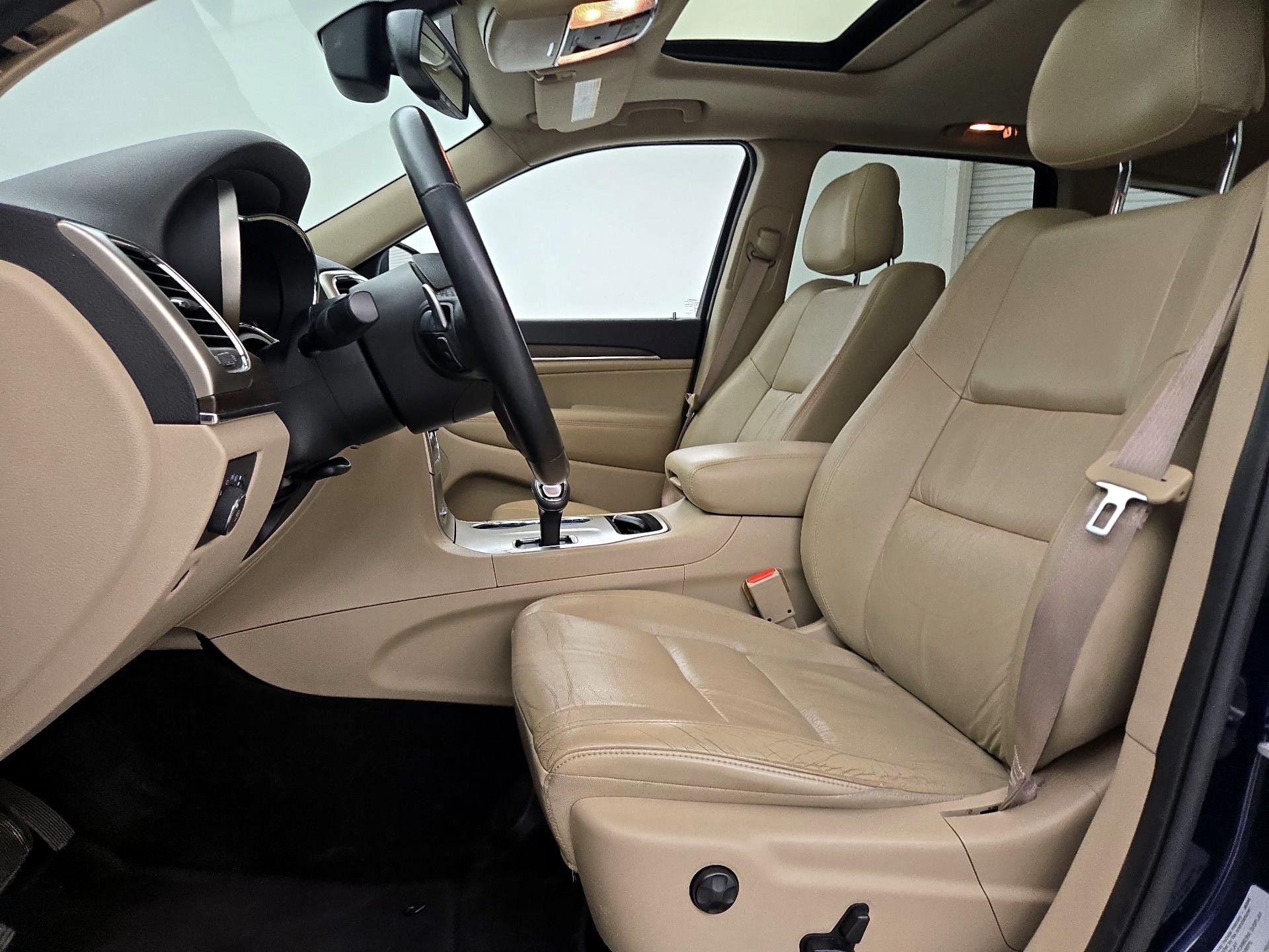 Thumbnail: 2015 Jeep Grand Cherokee - 11