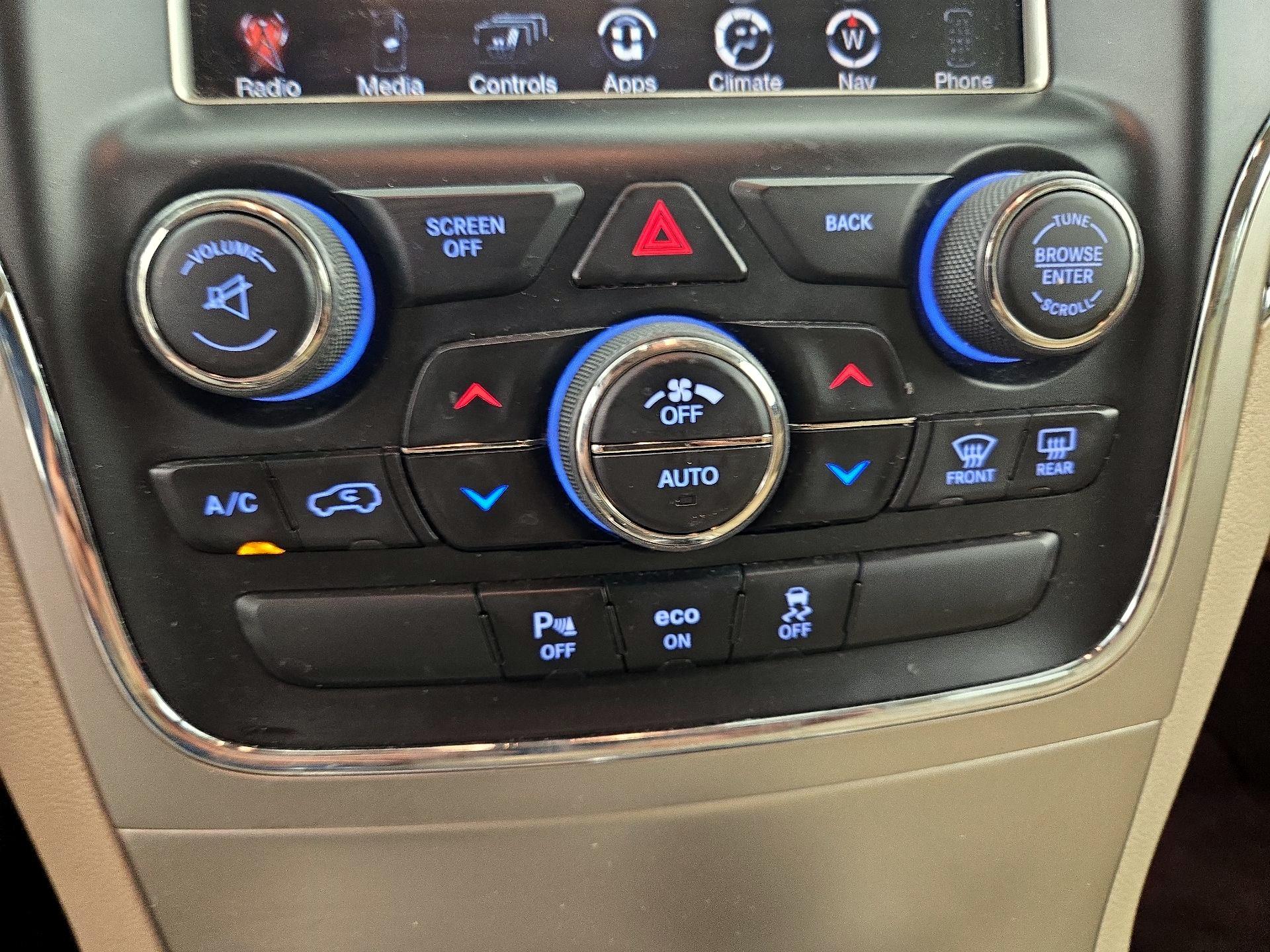Thumbnail: 2015 Jeep Grand Cherokee - 17