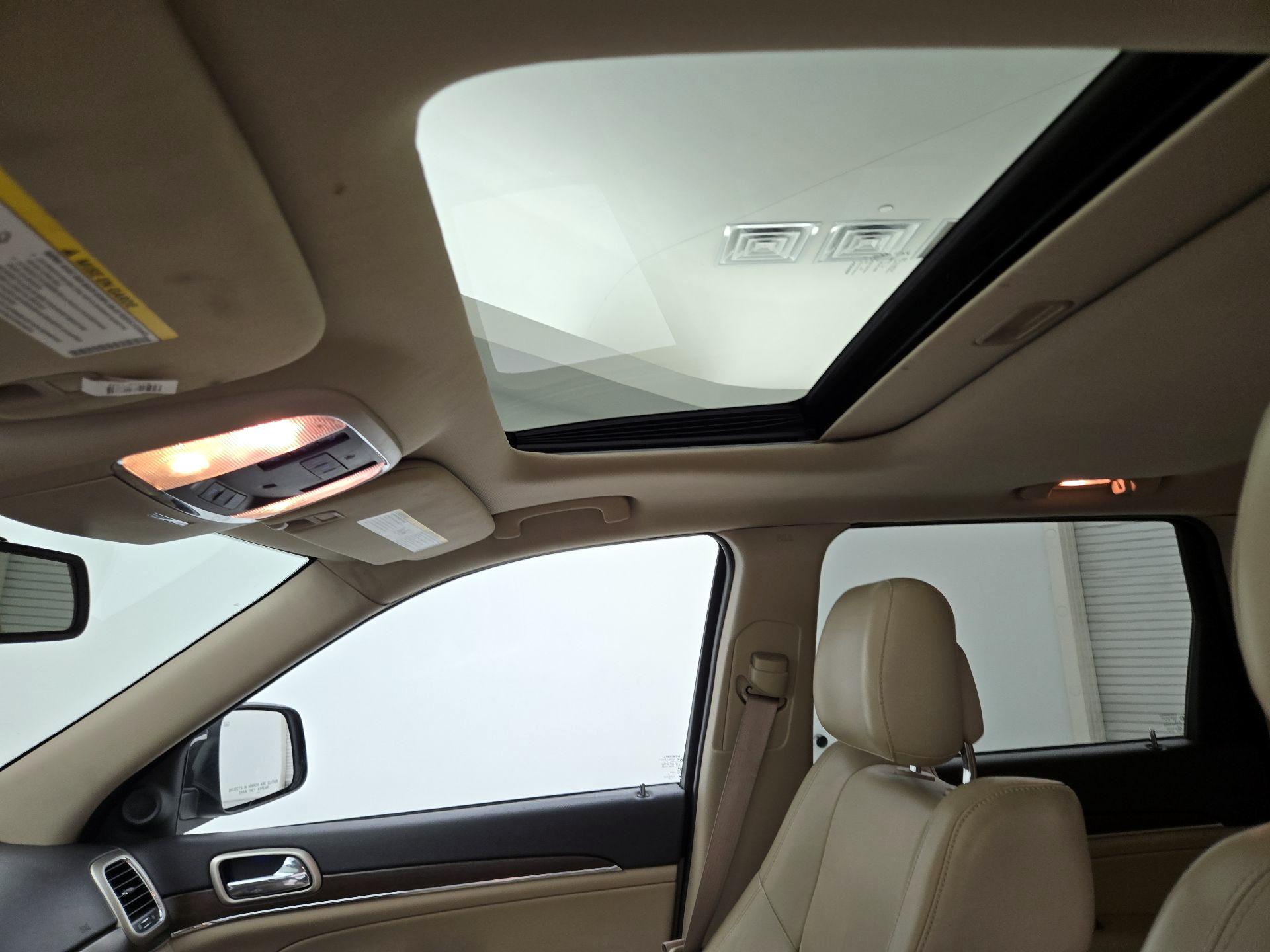 Thumbnail: 2015 Jeep Grand Cherokee - 20