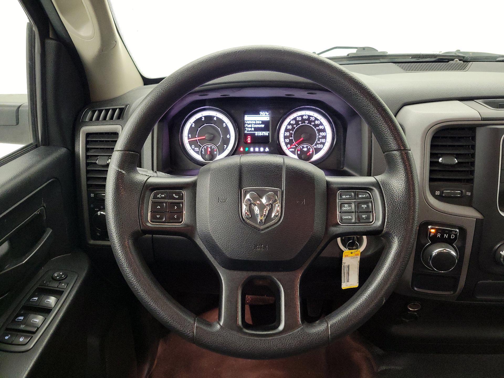 Thumbnail: 2020 RAM 1500 Classic - 10