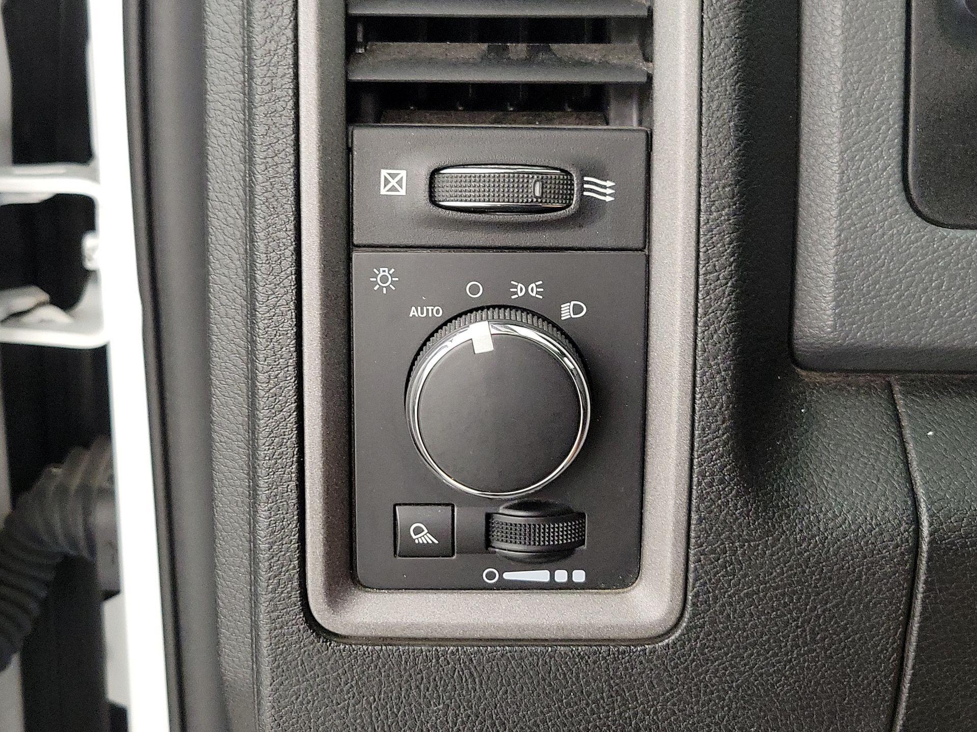 Thumbnail: 2020 RAM 1500 Classic - 13