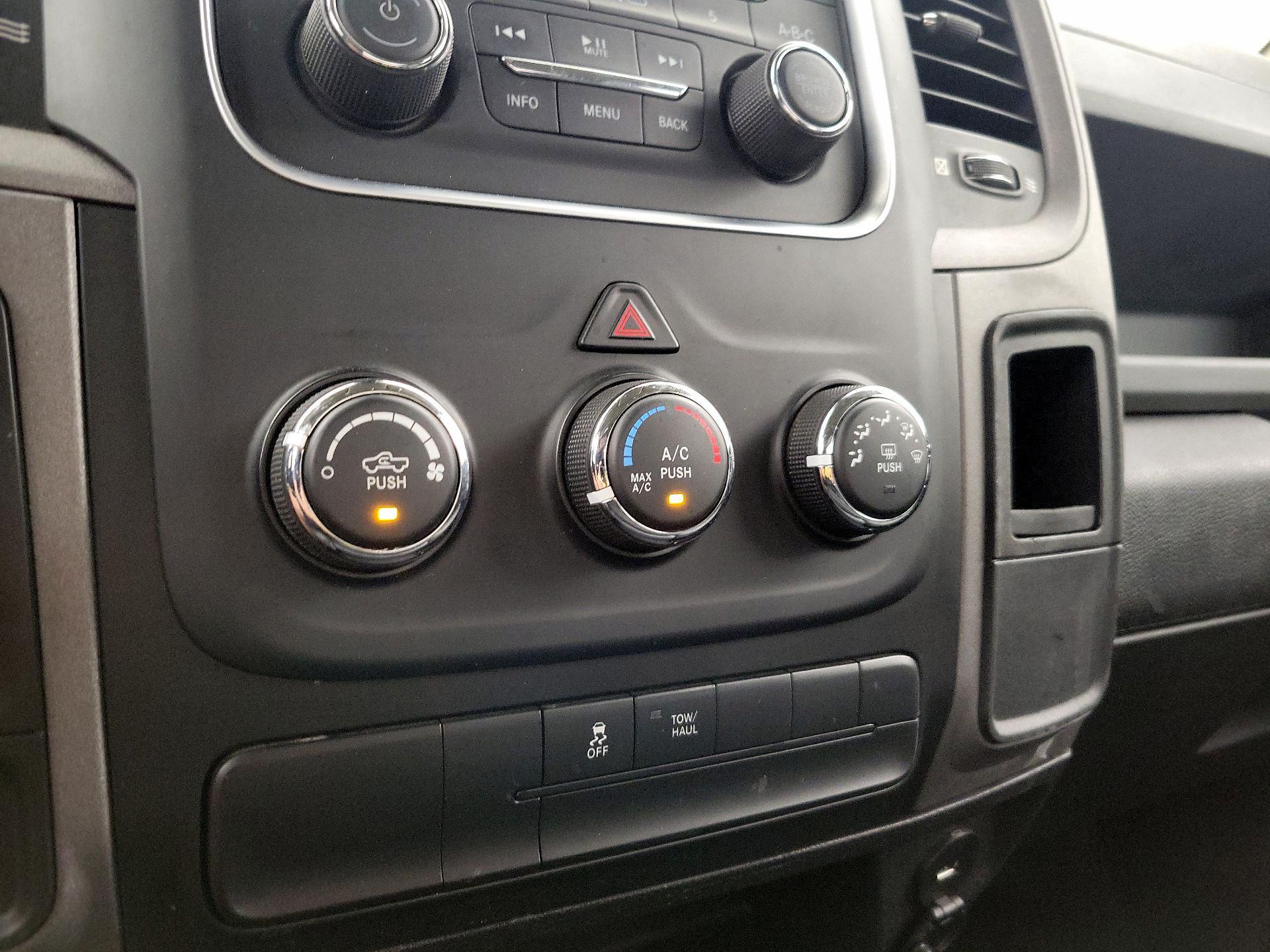 Thumbnail: 2020 RAM 1500 Classic - 16