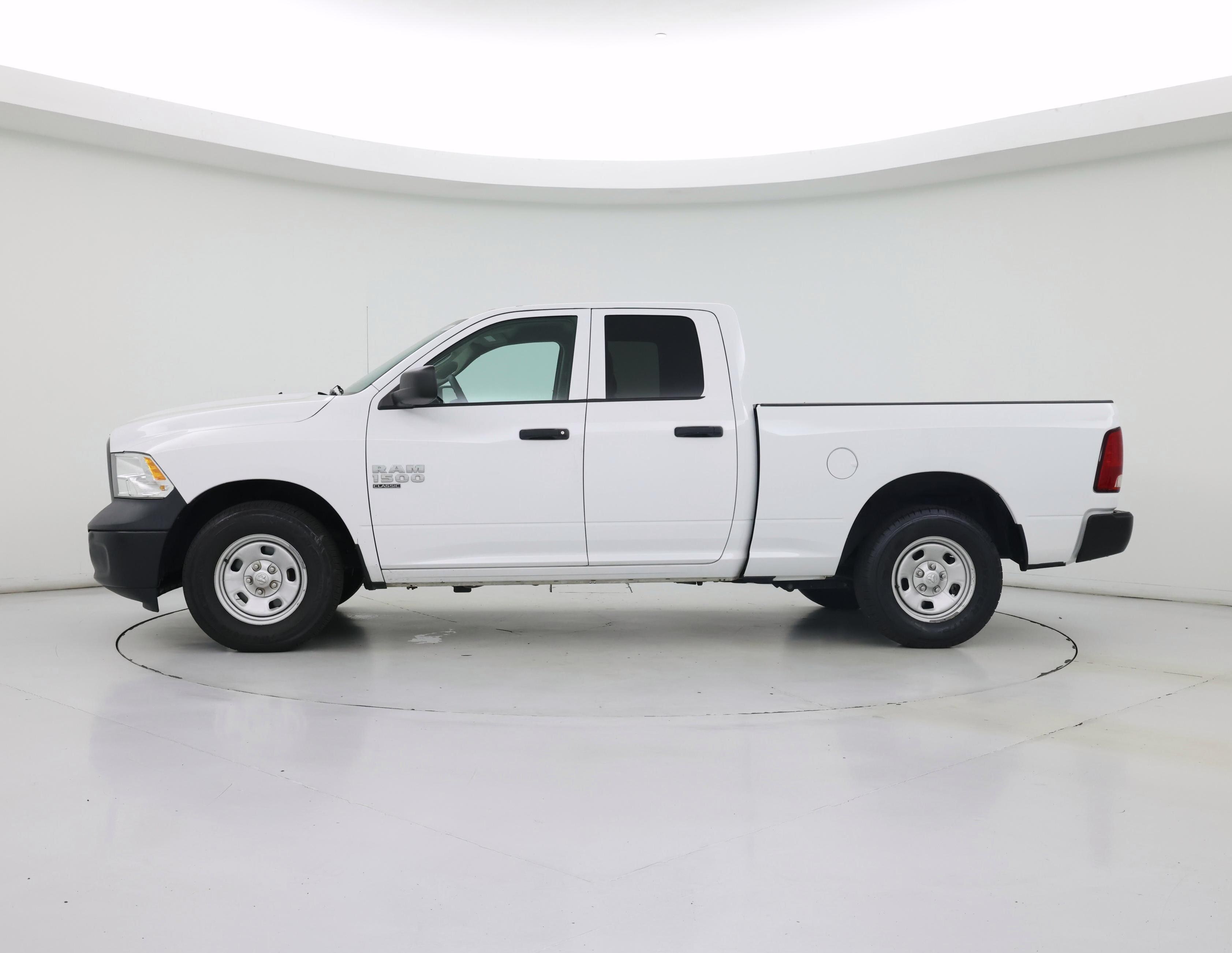 Thumbnail: 2020 RAM 1500 Classic - 3