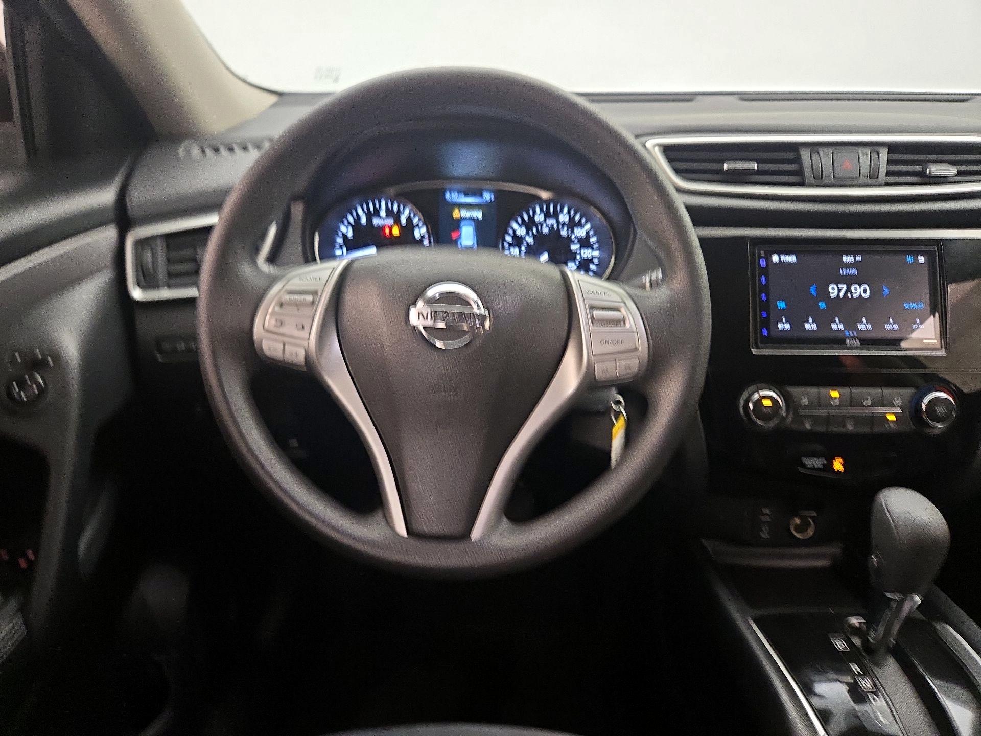 Thumbnail: 2016 Nissan Rogue - 10